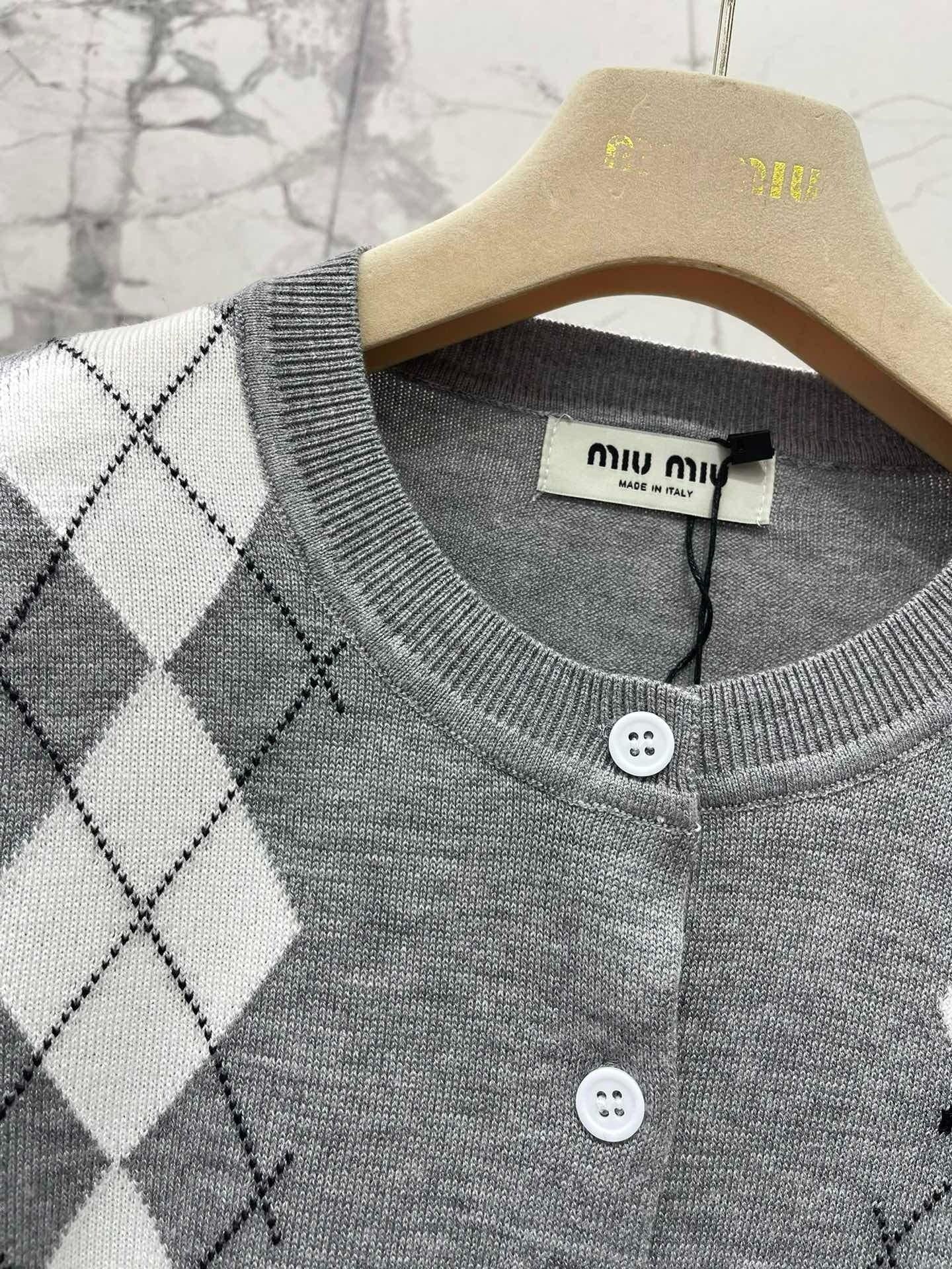 MIUMIU CARDIGAN STYLE 226