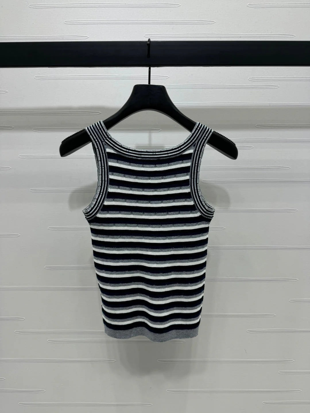 CHANEL SLEEVELESS TOP 269480