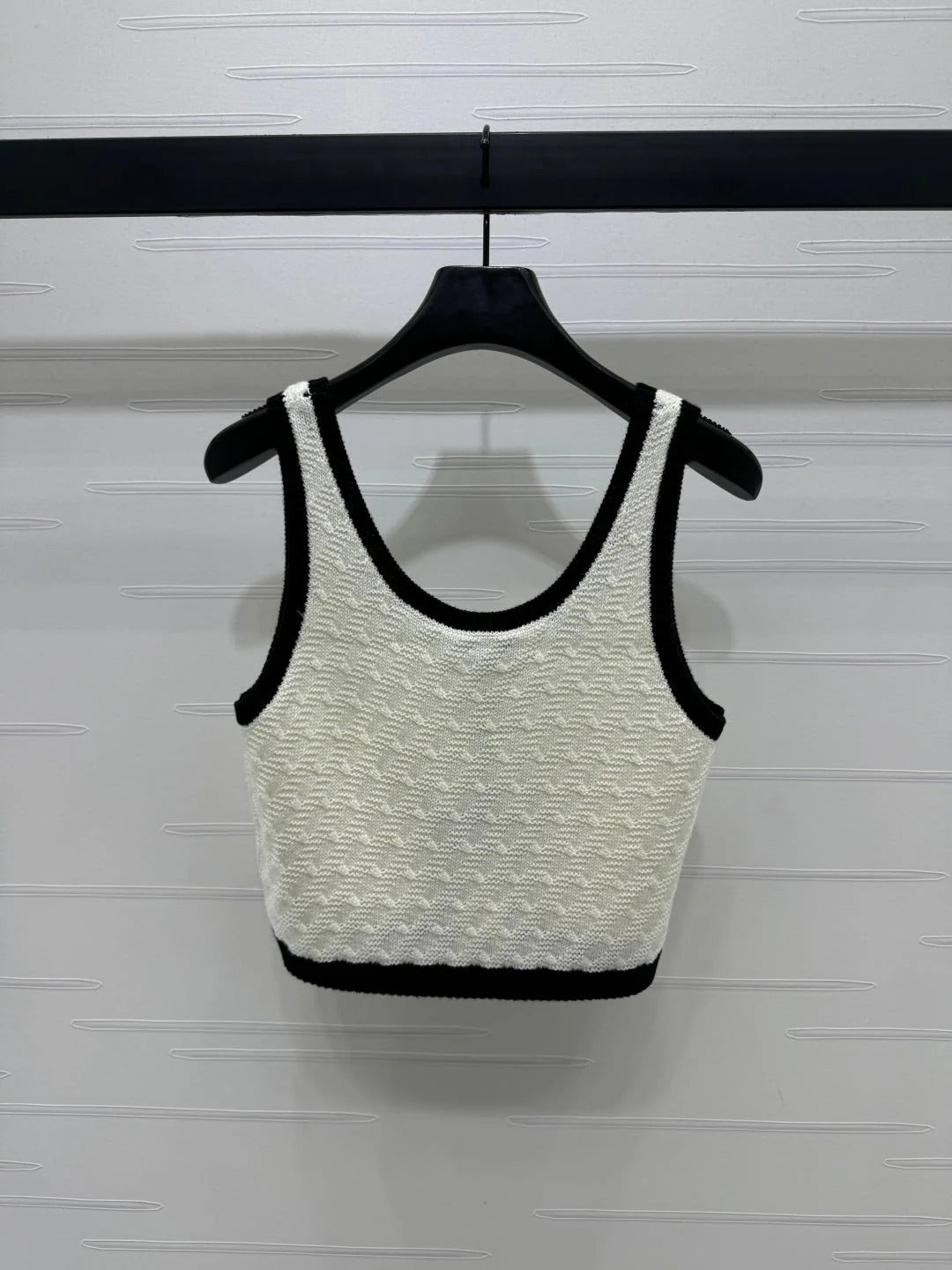 CHANEL CROPPED SLEEVELESS KNIT TOP IN WHITE AND BLACK