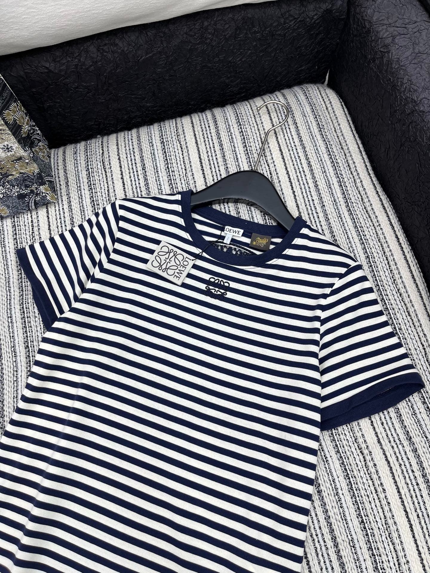 LOEWE EMBROIDERED SHORT-SLEEVE T-SHIRT WITH CREW NECK 267984