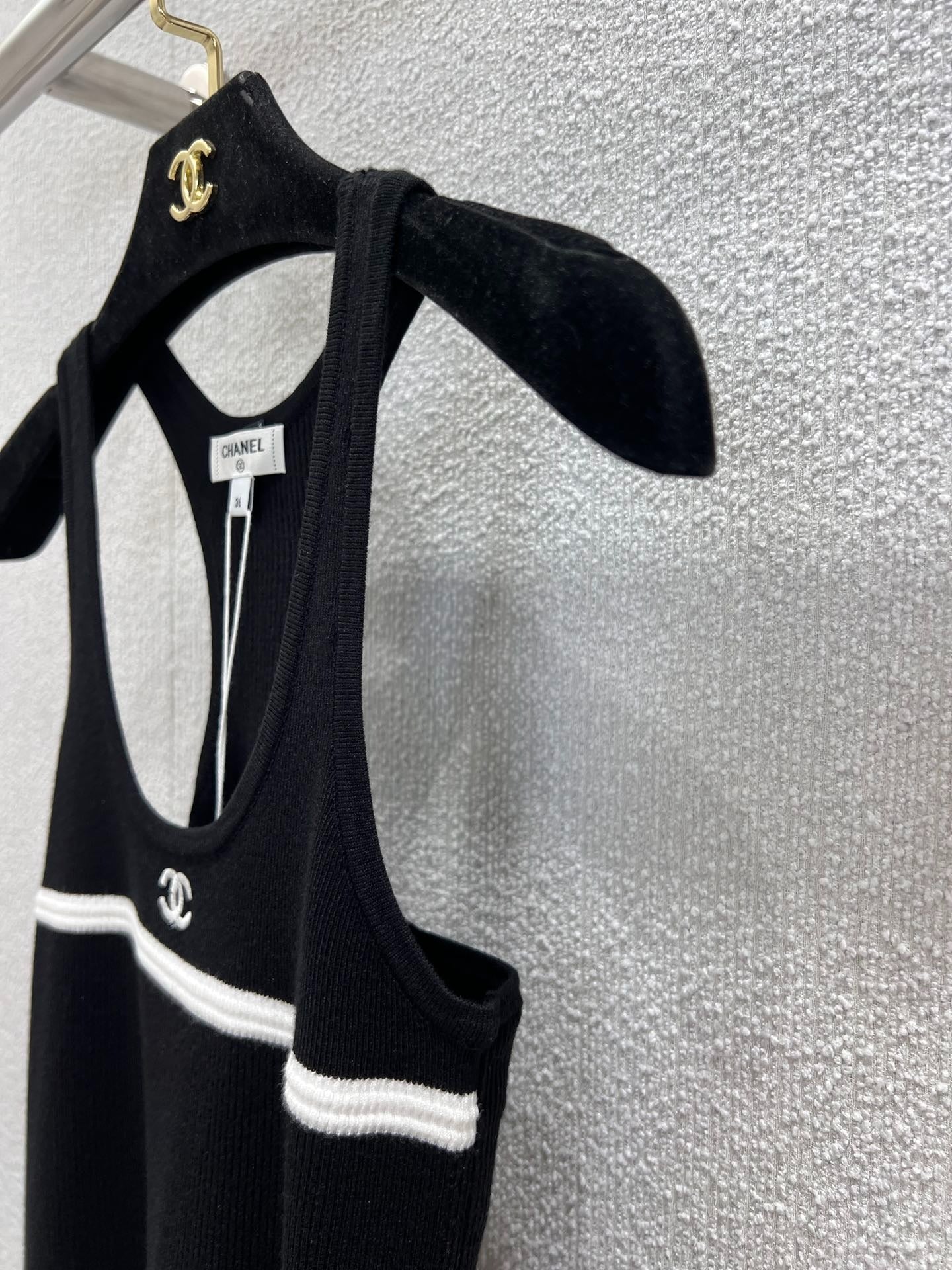 CHANEL SLEEVELESS TOP STYLE 66