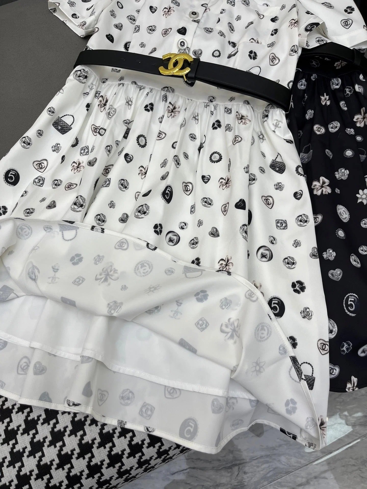SHORT-SLEEVE BUTTON-DOWN DRESS WITH SIGNATURE LOGO BELT