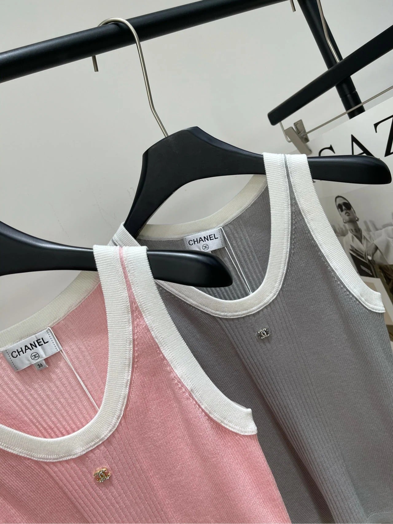 CHANEL SHORT-SLEEVE KNIT SWEATER 259270