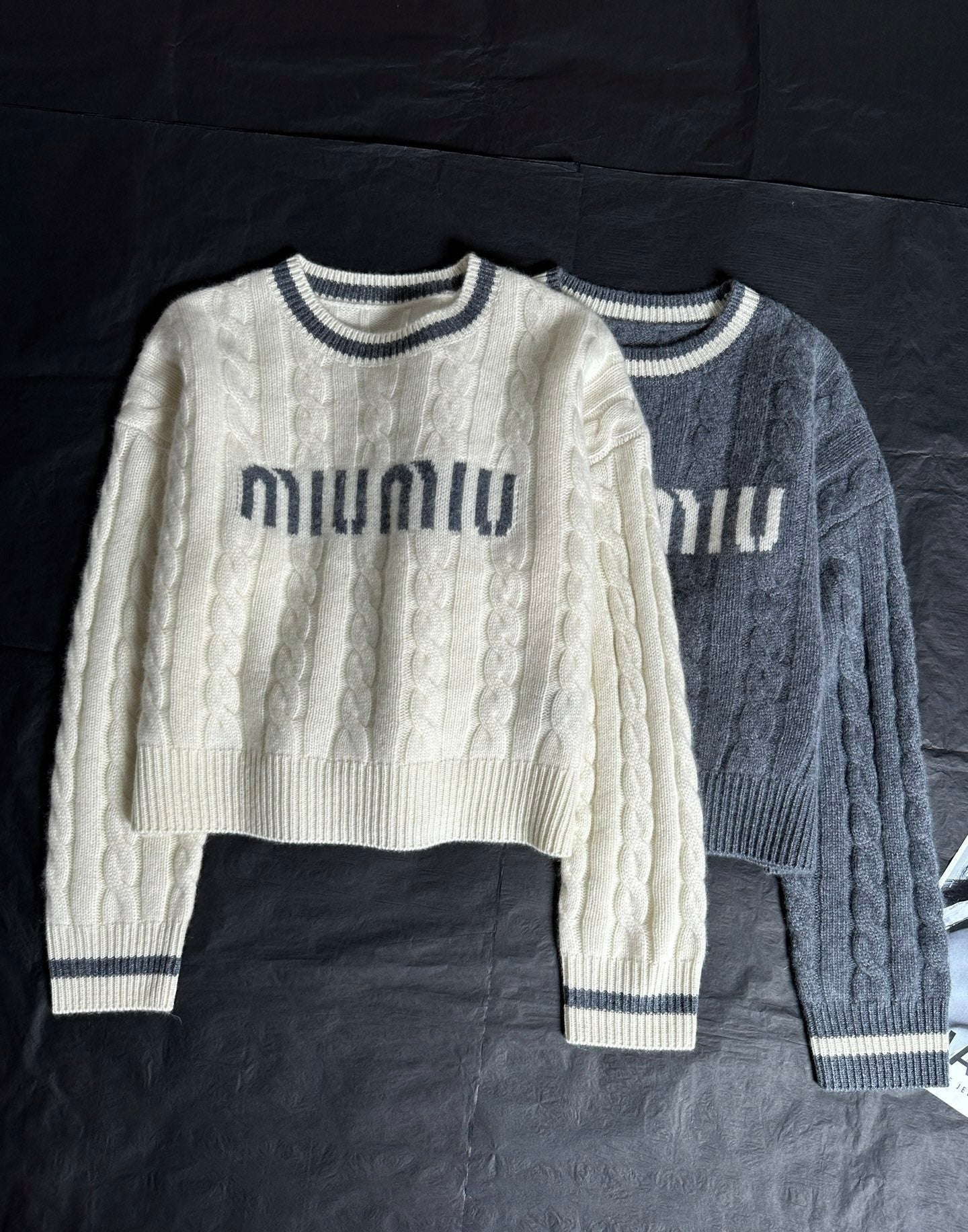 MIUMIU KNIT SWEATER
