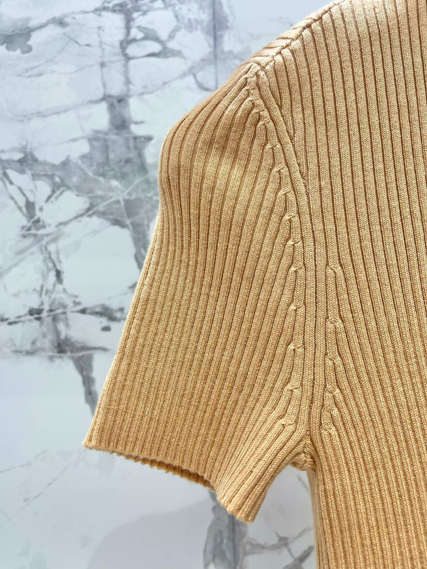 MIUMIU SHORT-SLEEVE KNIT TOP STYLE 263