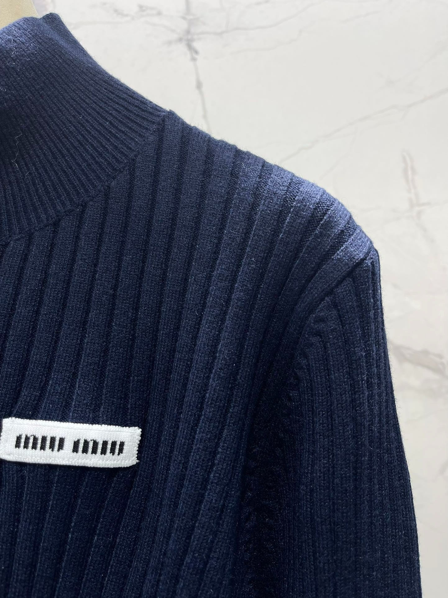 MIUMIU SWEATER STYLE 141