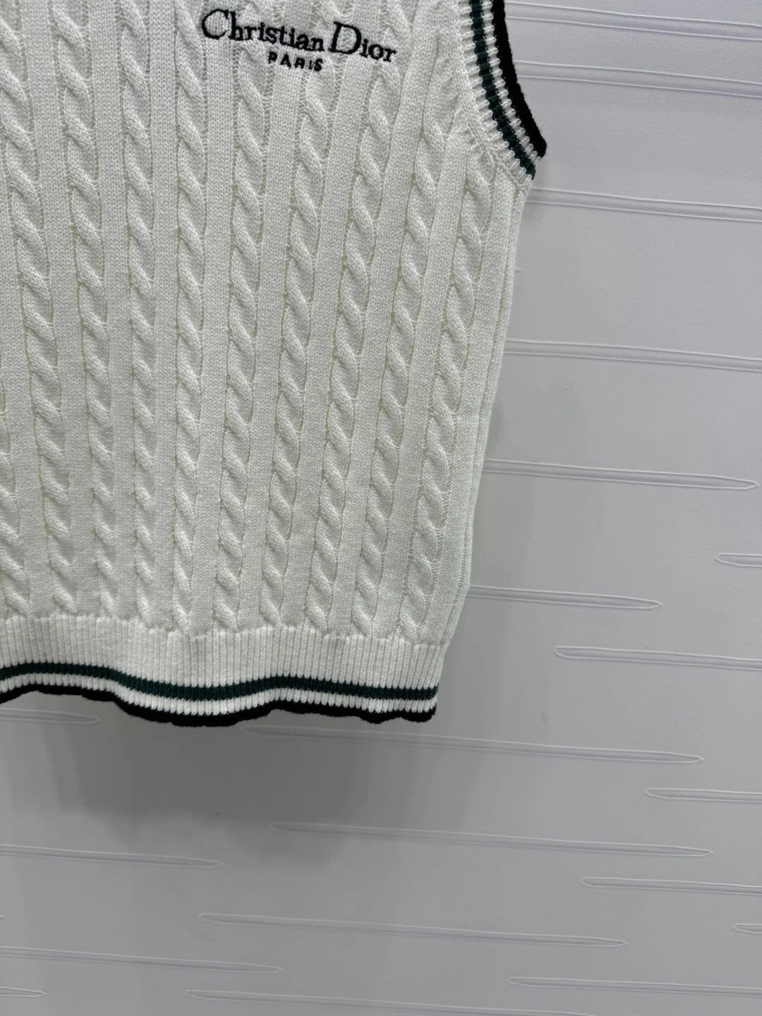 DIOR KNITTED V-NECK SLEEVELESS VEST WHITE 274923