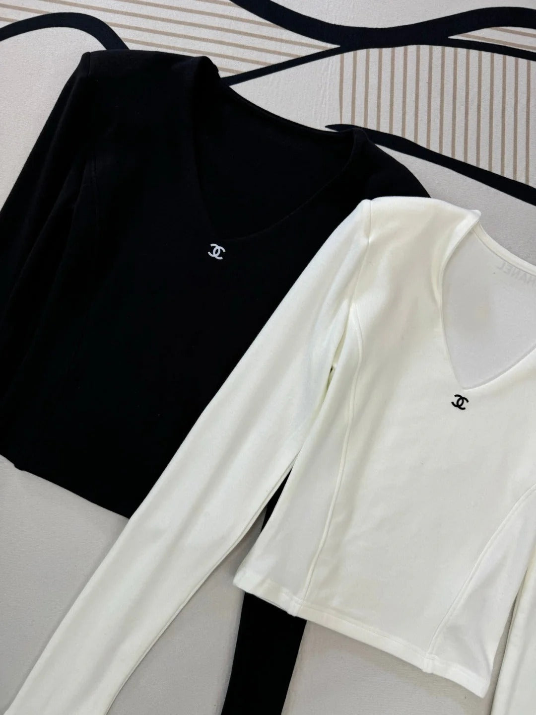 CHANEL 25S V-NECK T-SHIRT 608