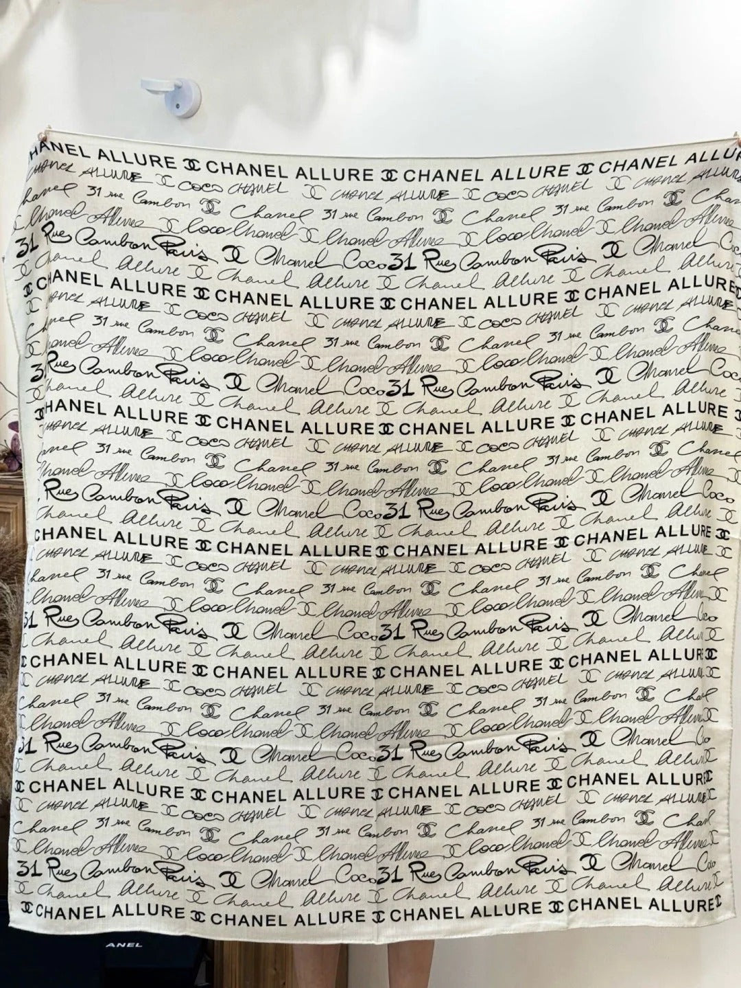 CHANEL 25S SCARF 135 CM IN CASHMERE SILK 943693