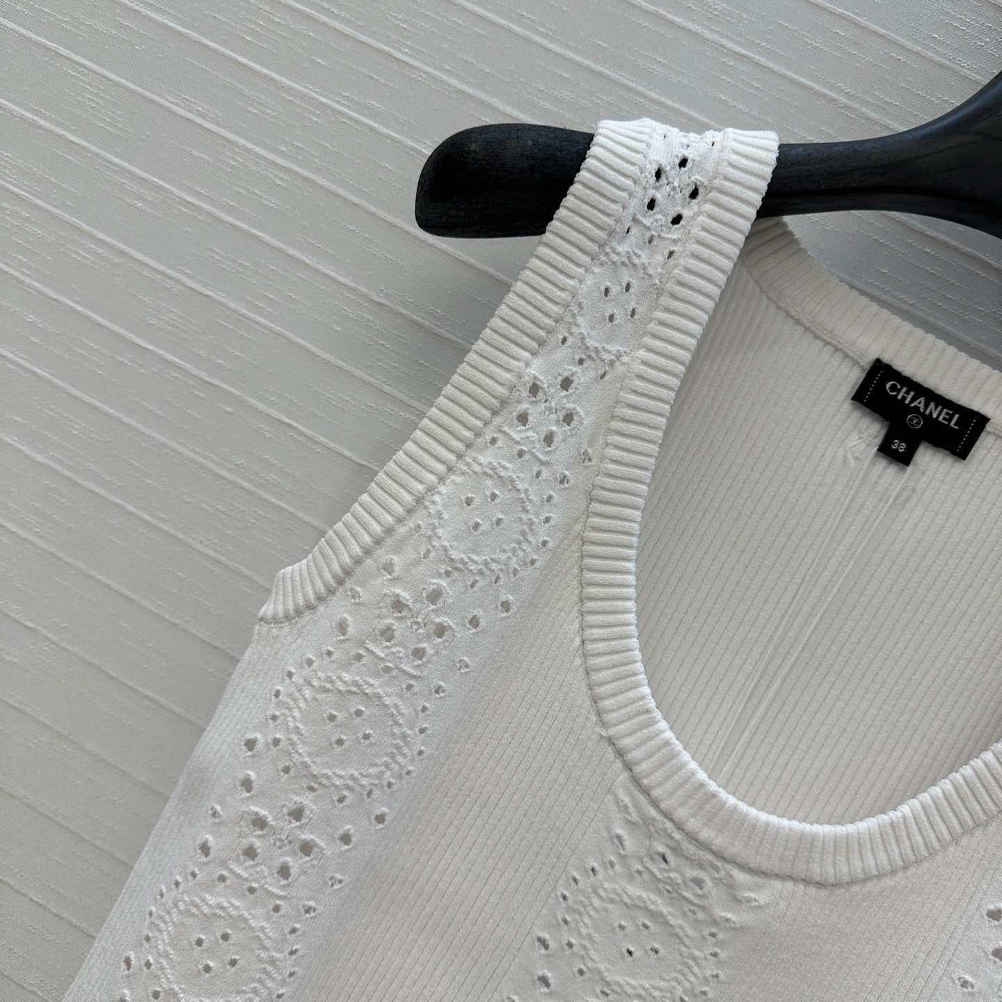 CHANEL SLEEVELESS TOP STYLE 62