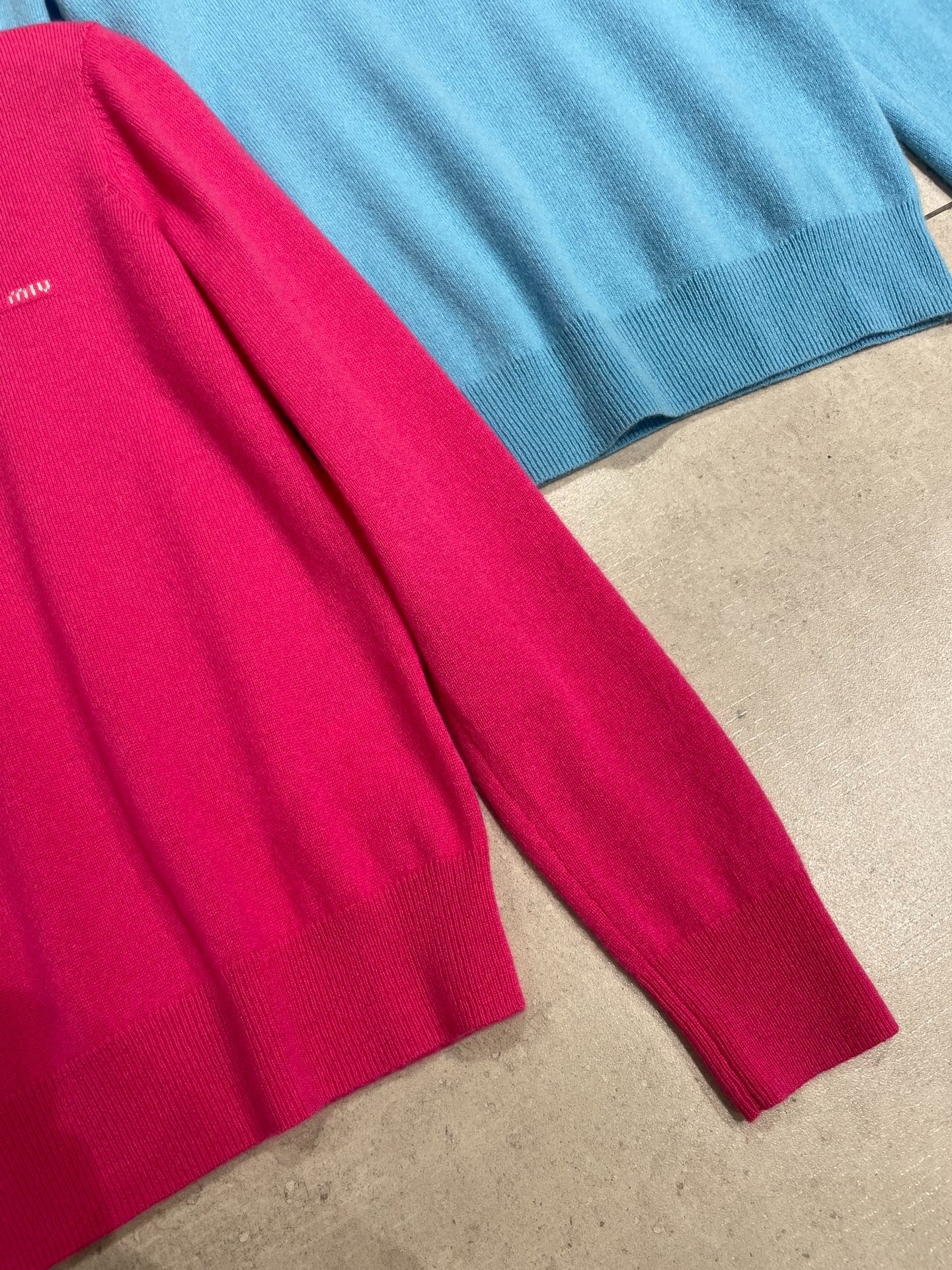 MIUMIU SWEATER STYLE 638