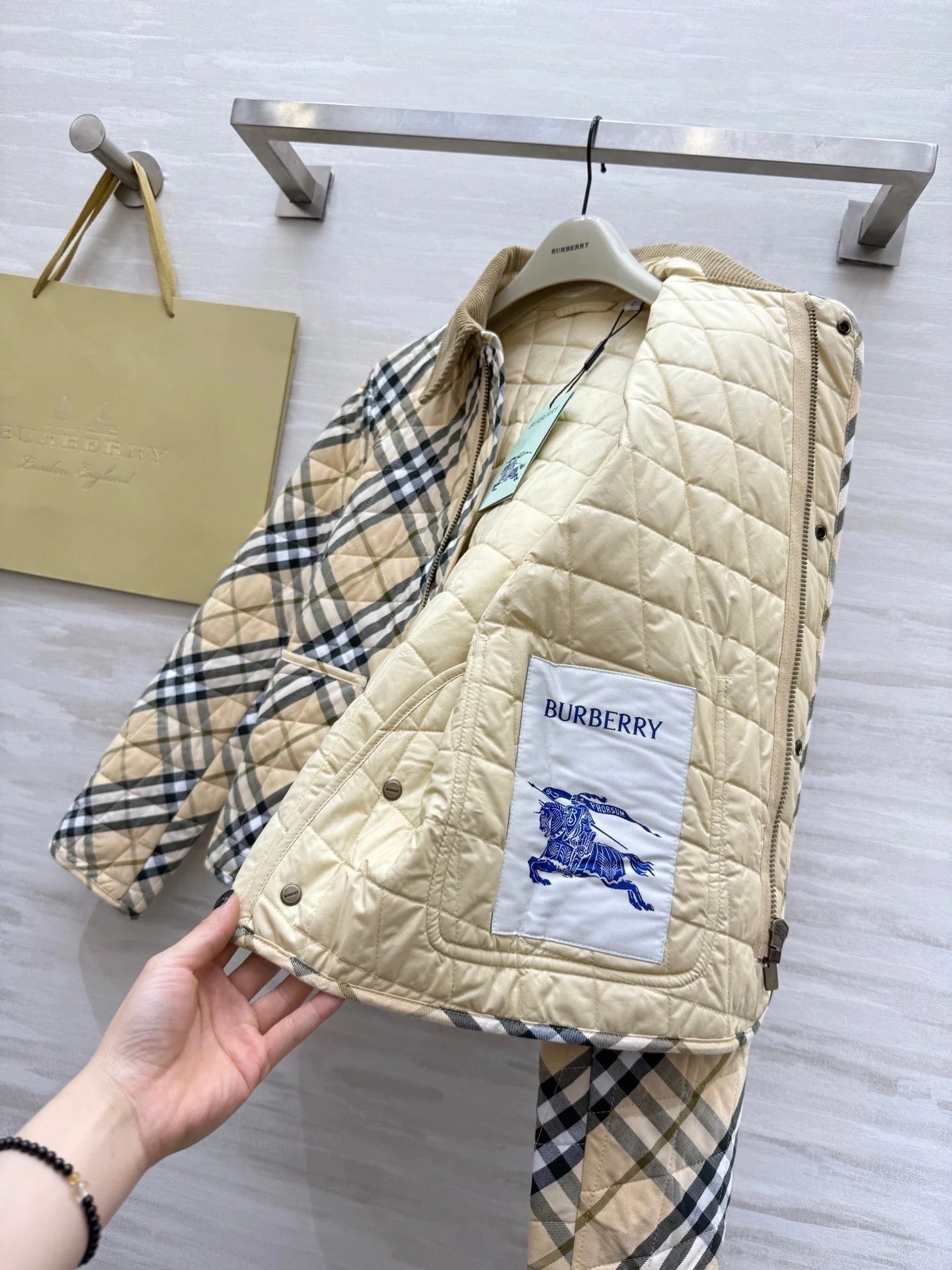 BURBERRY 25S SHORT DOWN JACKET 199
