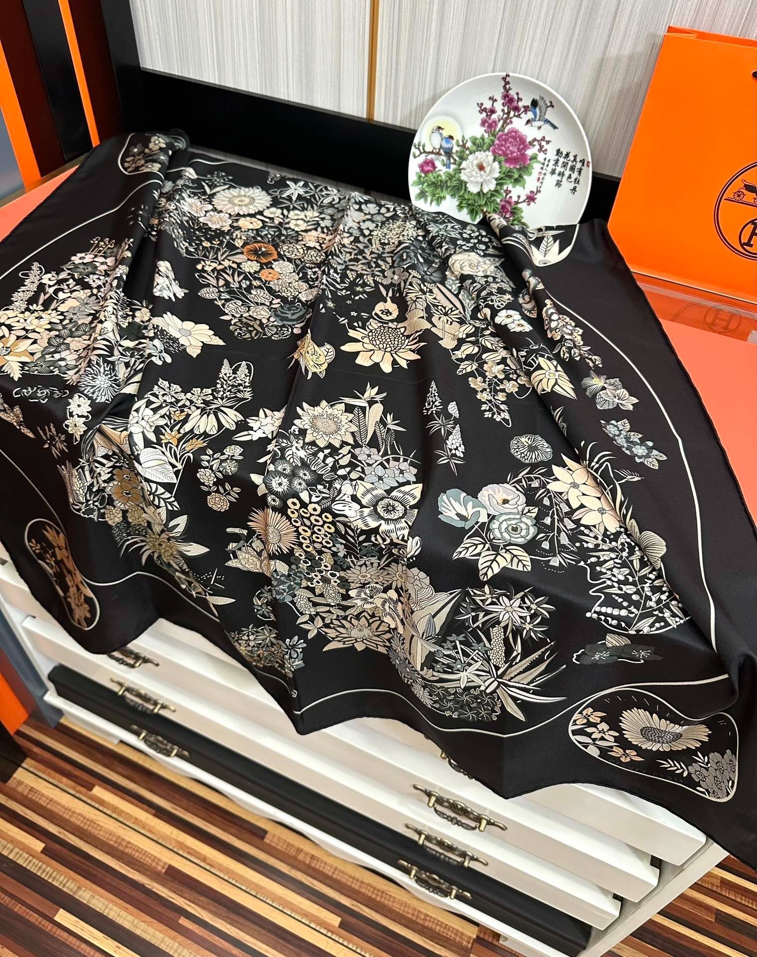 HERMES 25S SCARF 90 IN SILK 735731