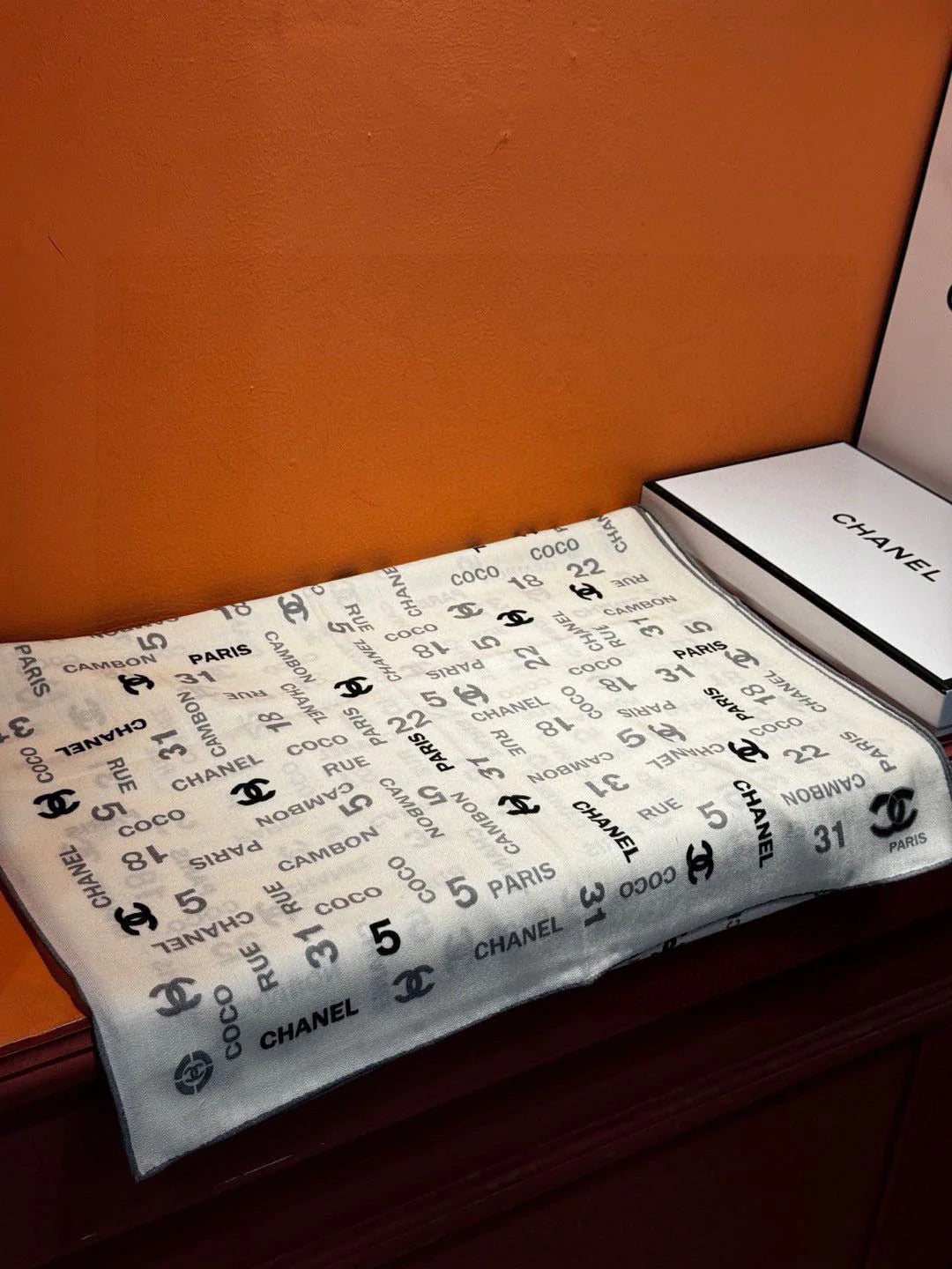 CHANEL 25S SCARF 180 IN CASHMERE SILK 738479