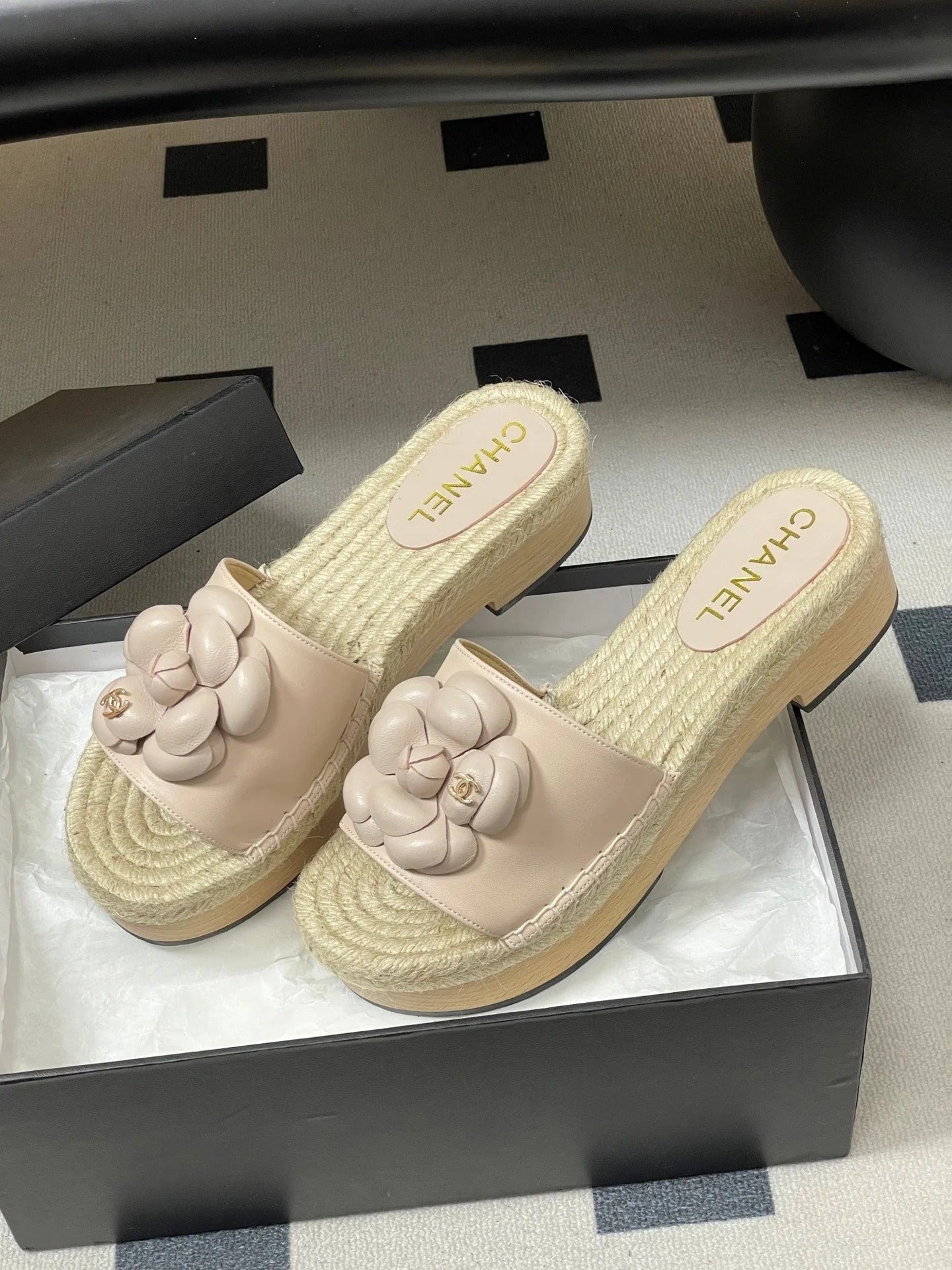 CC 26s Camellia Slippers Beige Rope Smooth Leather 649400