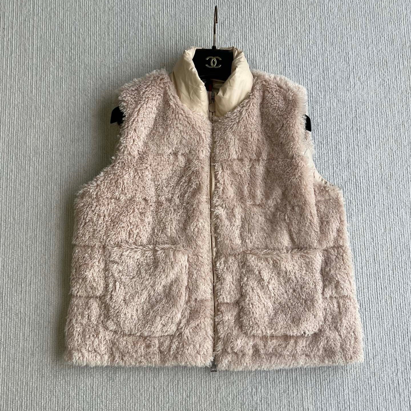 MONCLER 25S DOWN VEST IN LIGHT PINK 044