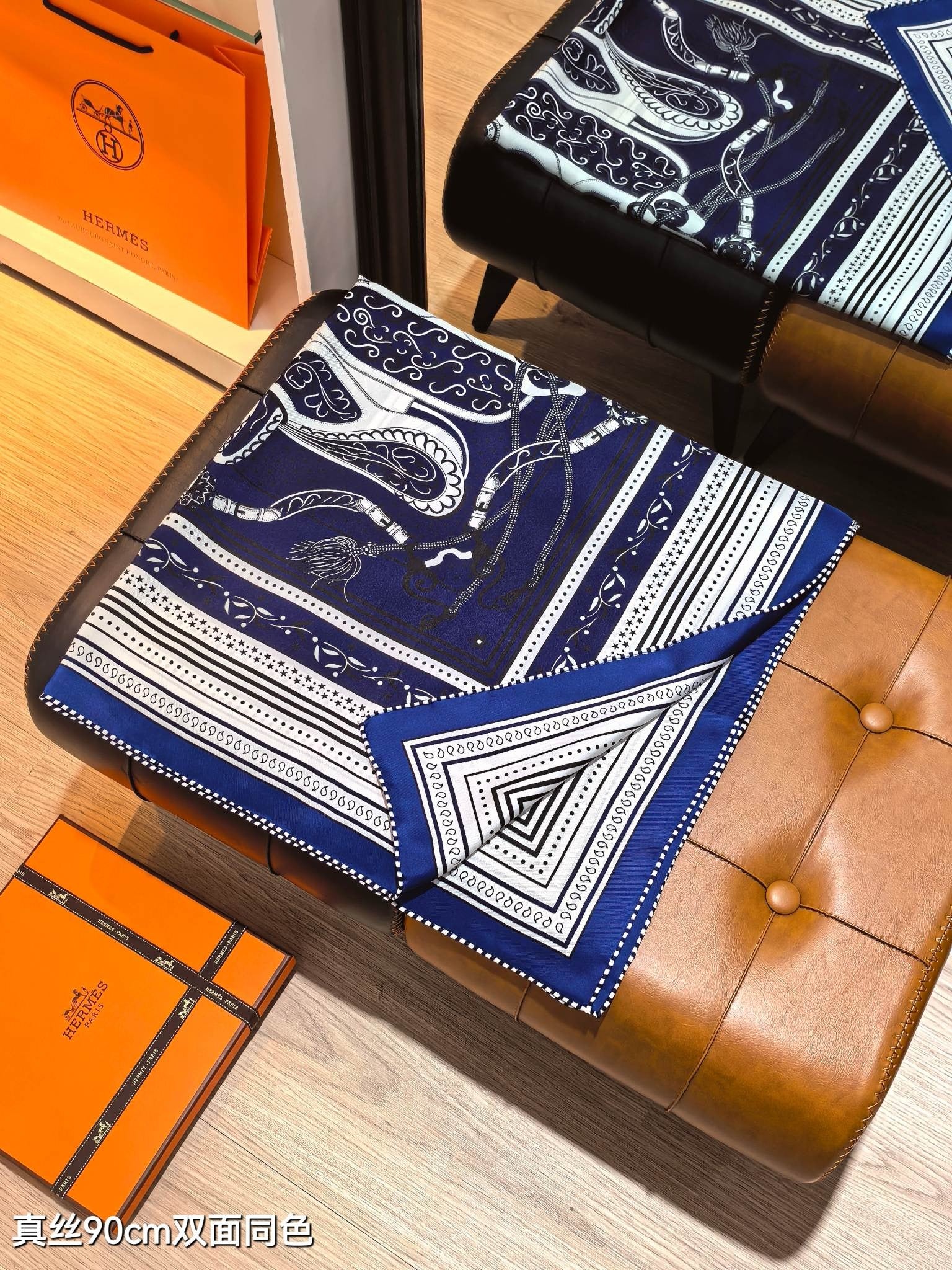 HM 26ss Amazon Scarf 90 Dark Blue White Twill Silk 132411