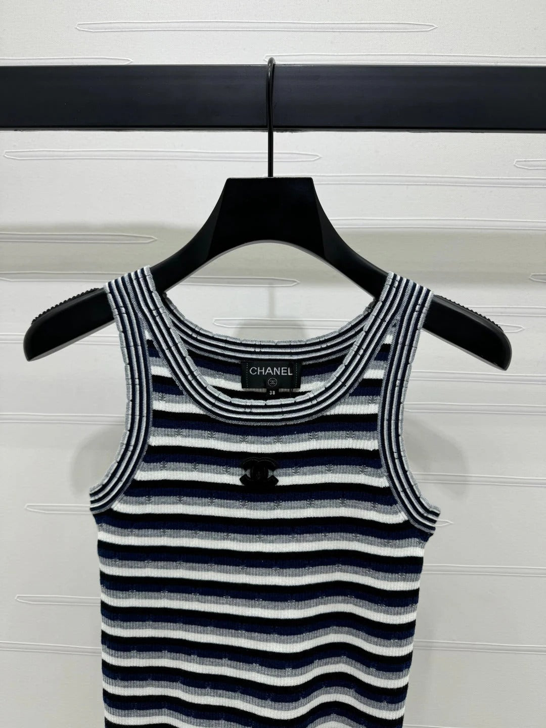 CHANEL SLEEVELESS TOP 269480