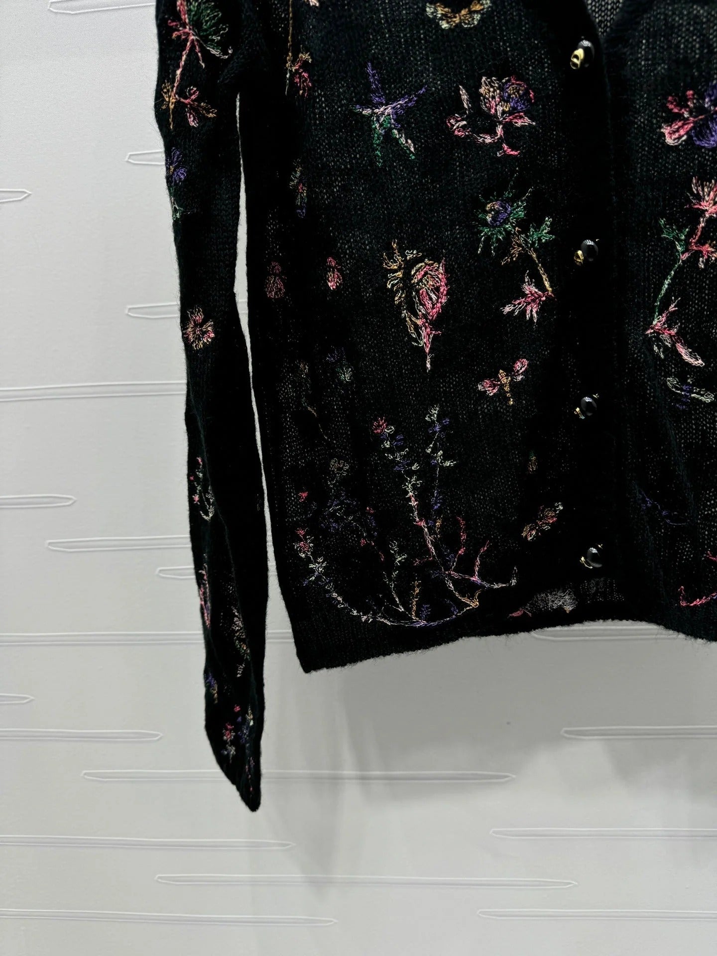 DIOR KNITTED V-NECK FLORAL EMBROIDERED CARDIGAN 276698