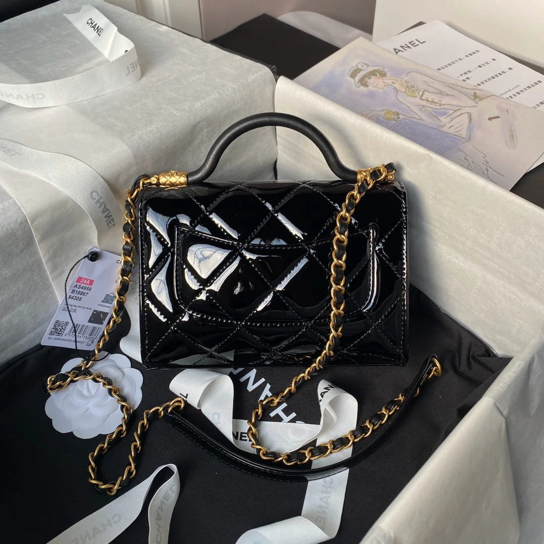 CC 25S FLAP BAG 18 CM IN BLACK PATENT LAMBSKIN WITH TOP HANDLE