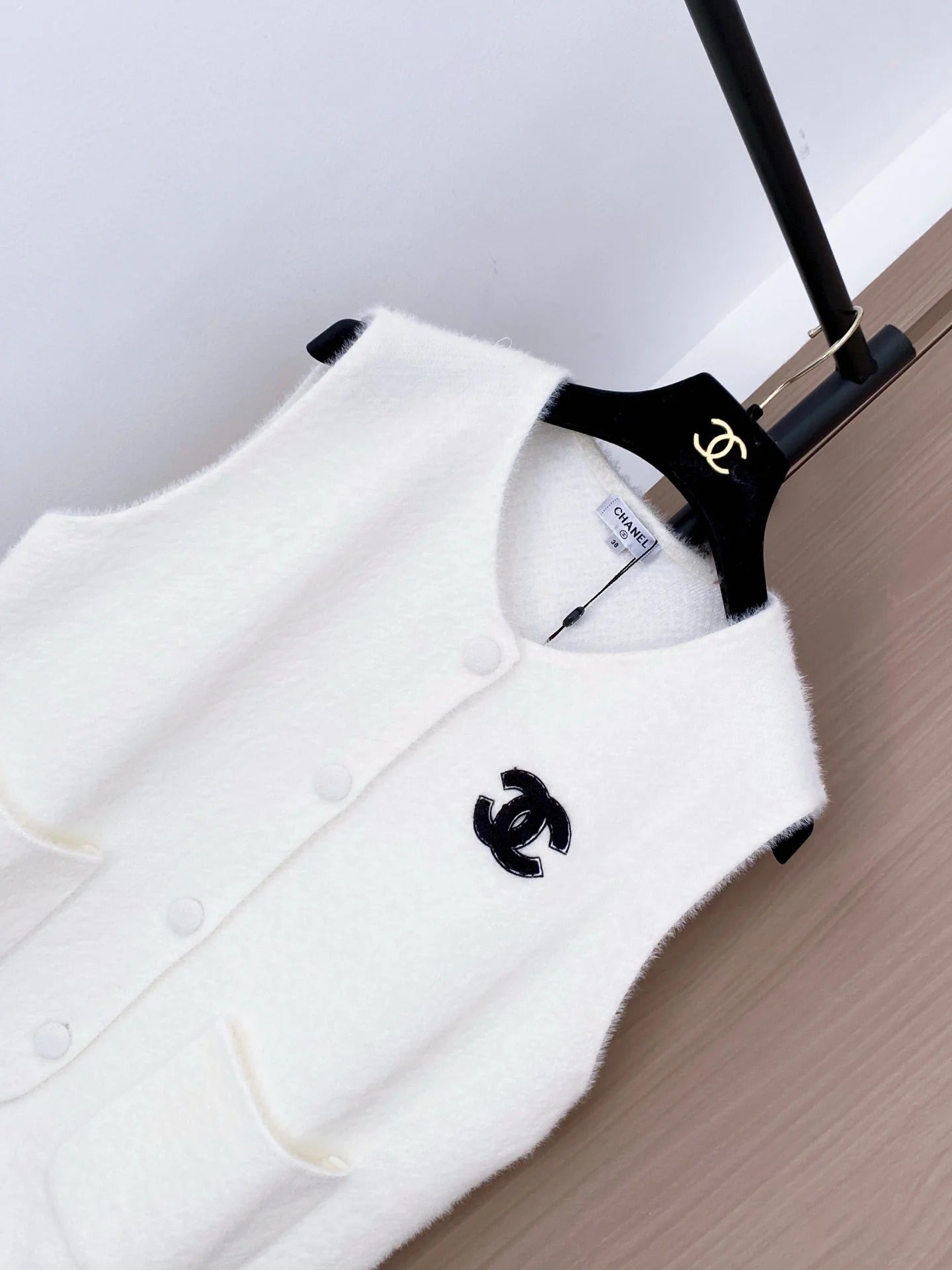 CHANEL 25S SLEEVELESS VEST 366