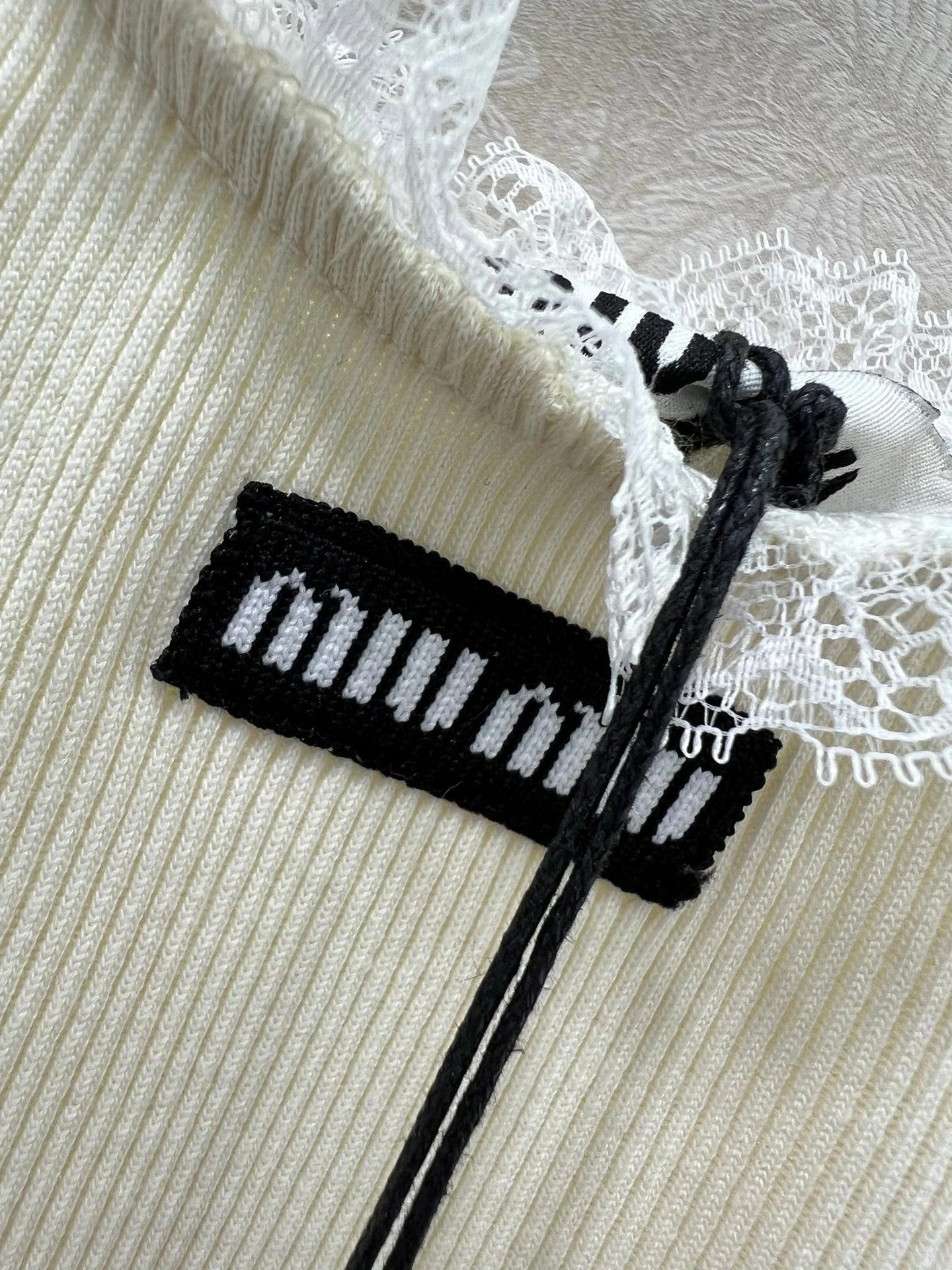 MIUMIU KNIT TANK TOP WITH RUFFLED TRIM 275104