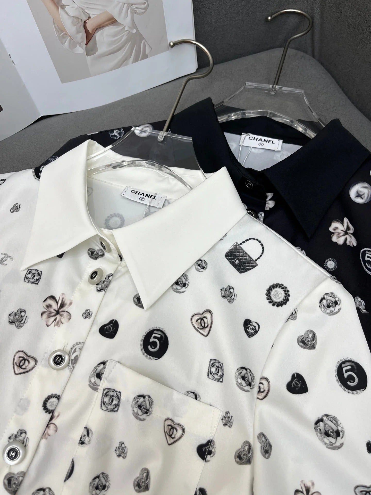 SHORT-SLEEVE BUTTON-DOWN DRESS WITH SIGNATURE LOGO BELT
