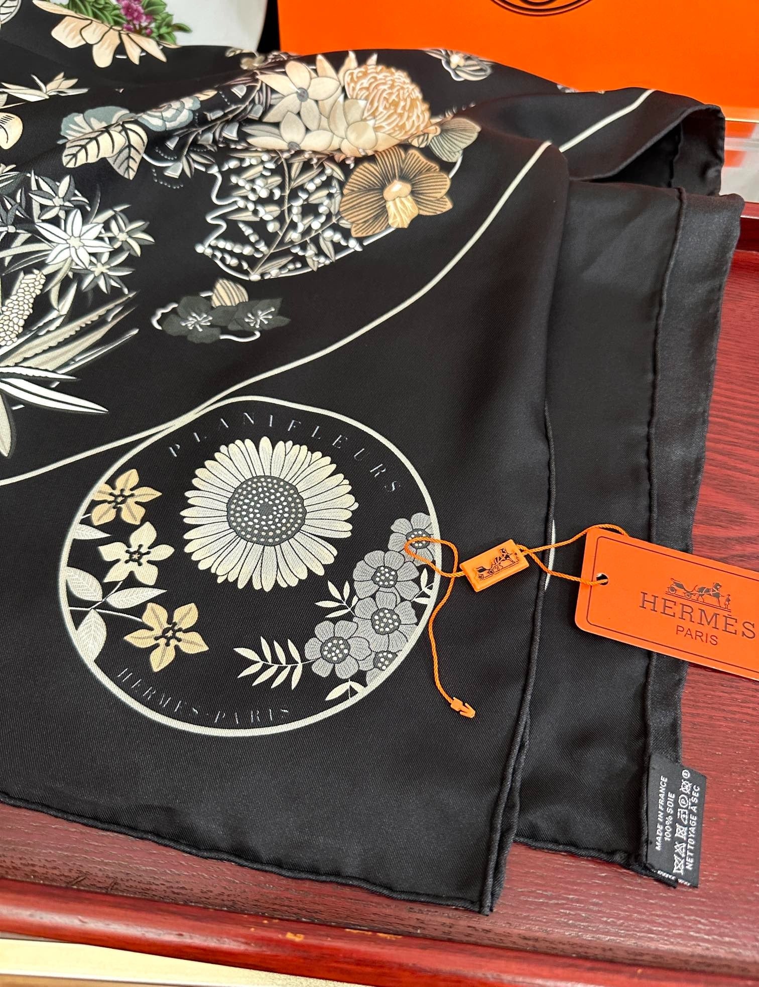 HERMES 25S SCARF 90 IN SILK 735731