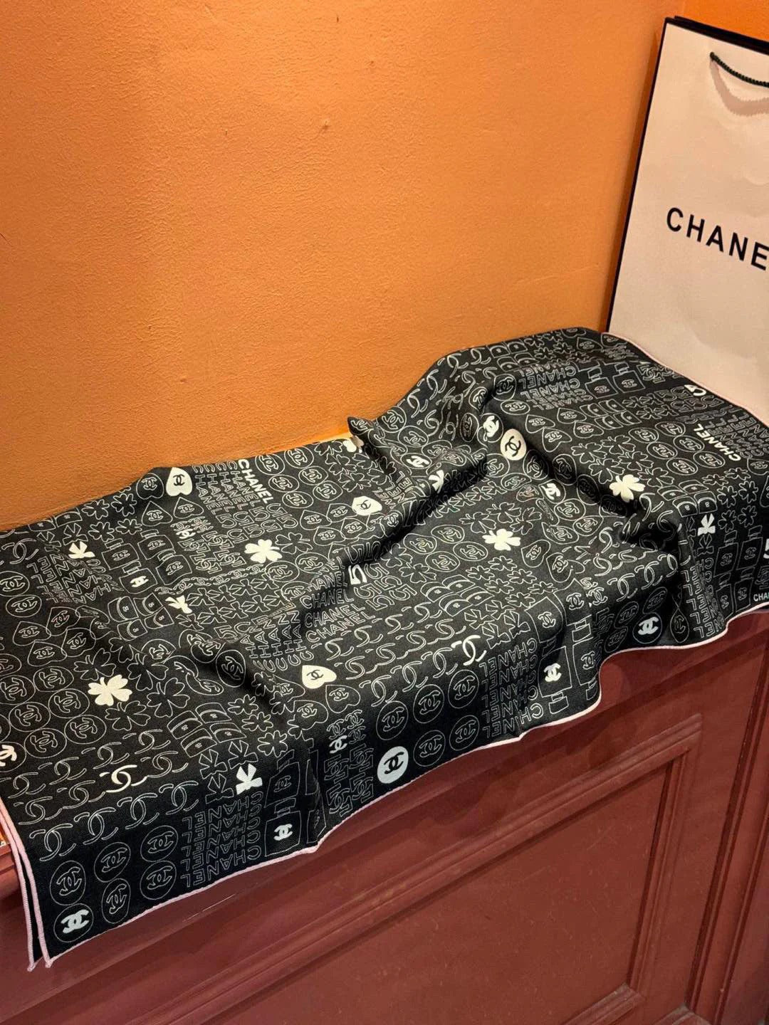 CHANEL 25S SCARF 110 IN CASHMERE SILK 738477
