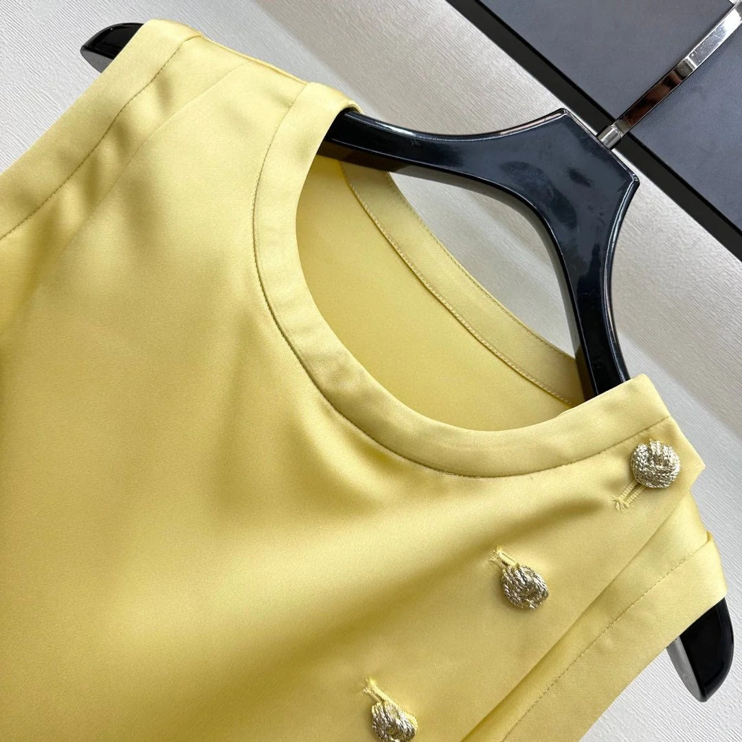 CHANEL SLEEVELESS ROUND-NECK BUTTON-UP TOP 274771