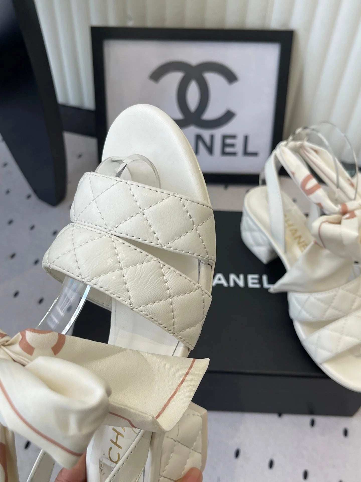 CC 26s Sandals 55 White Sheepskin 650079