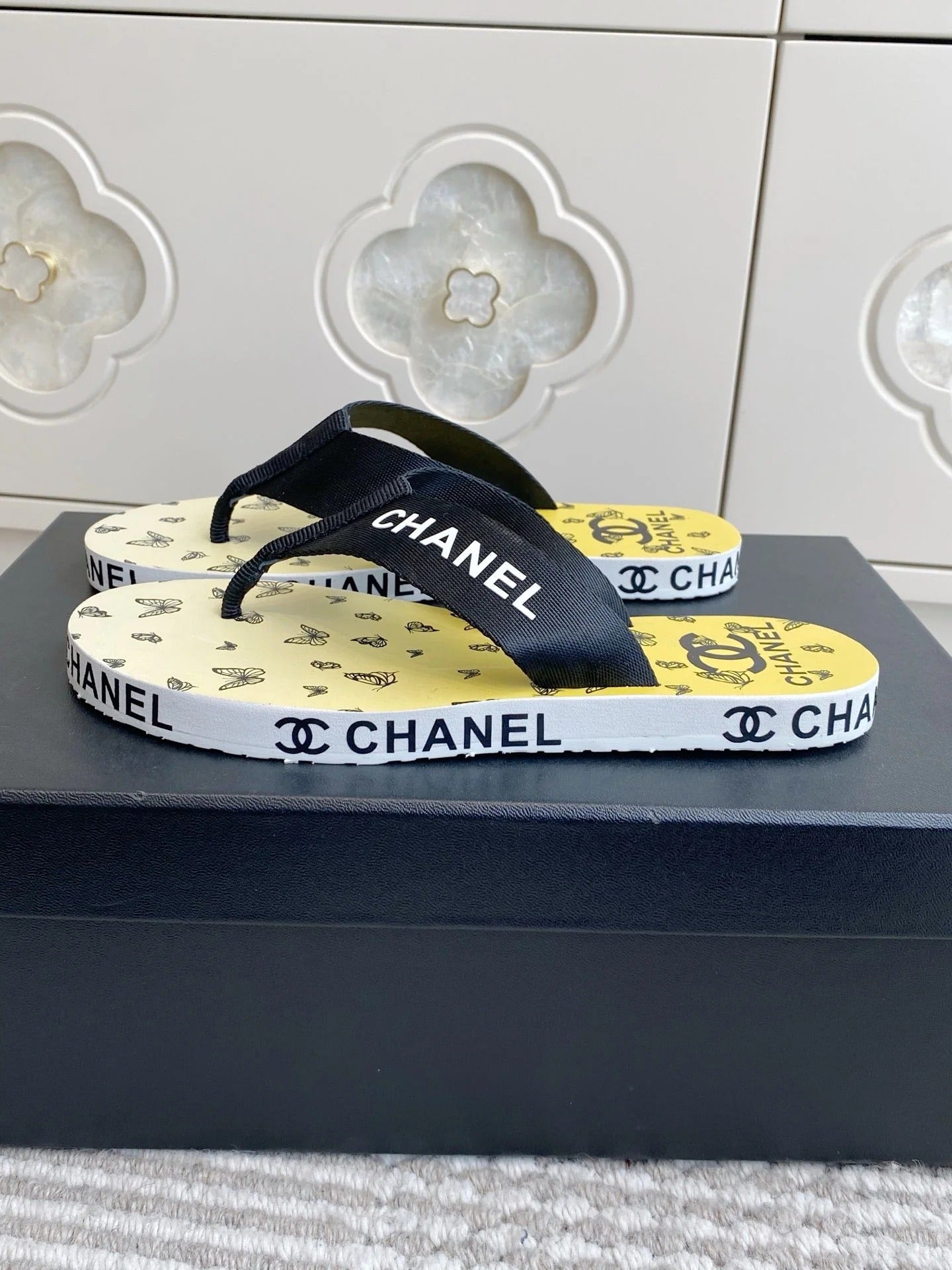 CC 26s Thong Sandals Yellow Pastel Rubber Leather 647680