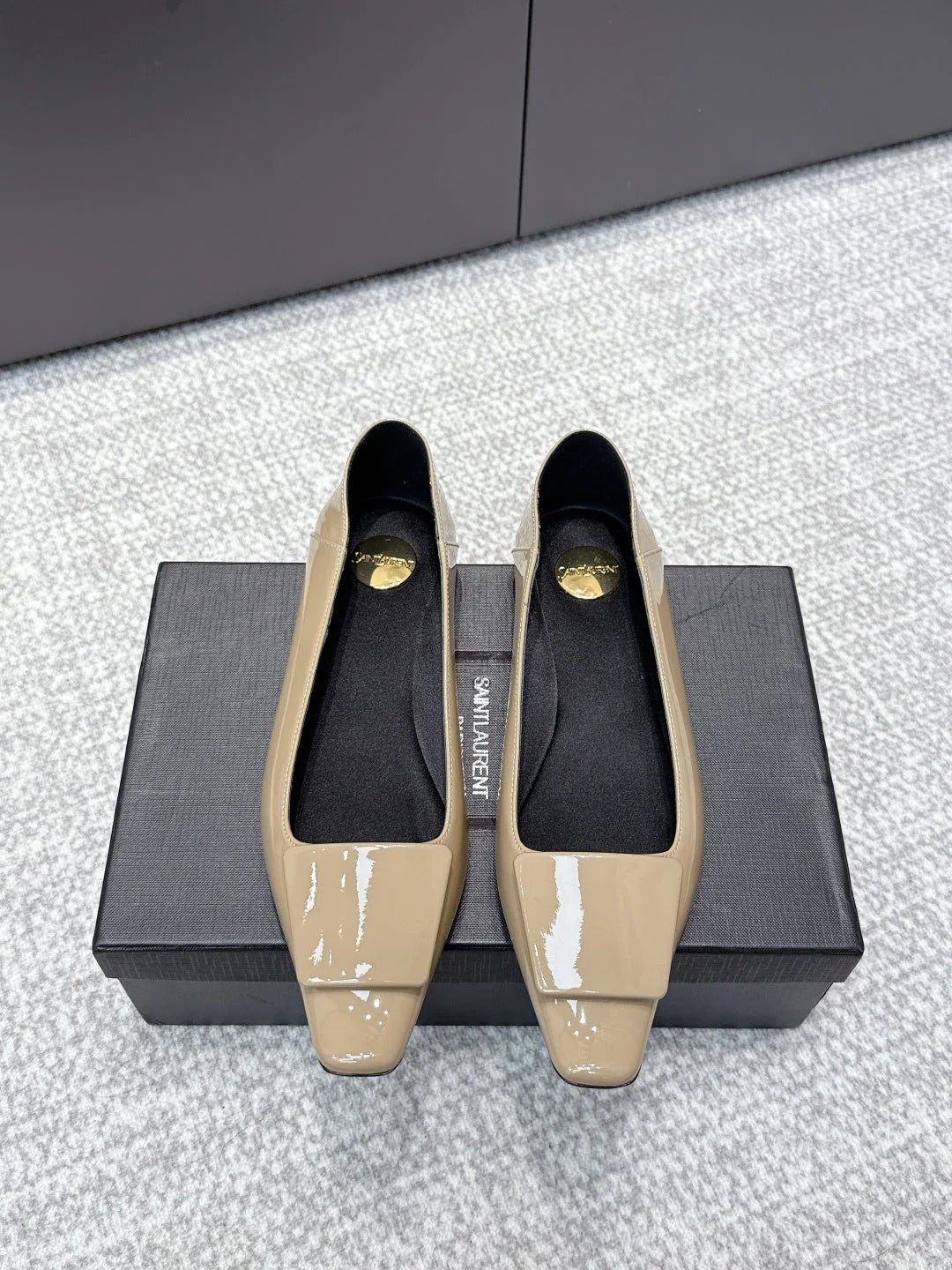 YSL 26ss Square Toe Loafers Beige Patent Leather 662735