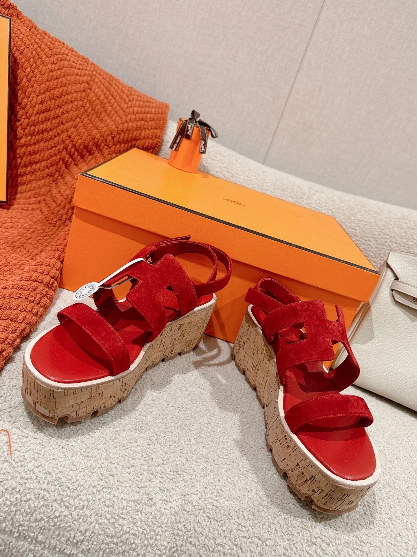 HM 25S HAVANE WEDGE SANDAL IN RED SUEDE