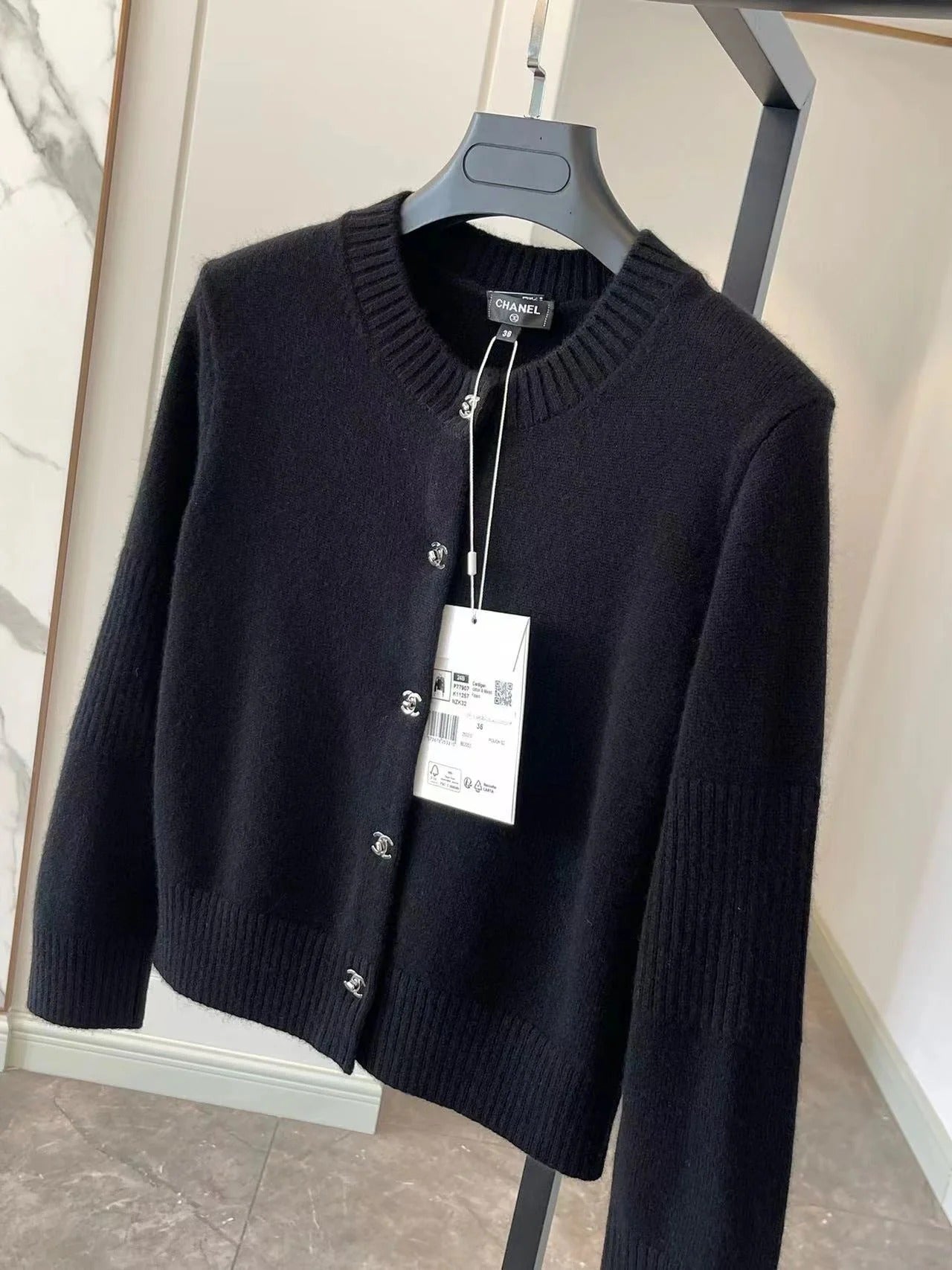 CC CLASSIC CARDIGAN IN BLACK WOOL CASHMERE