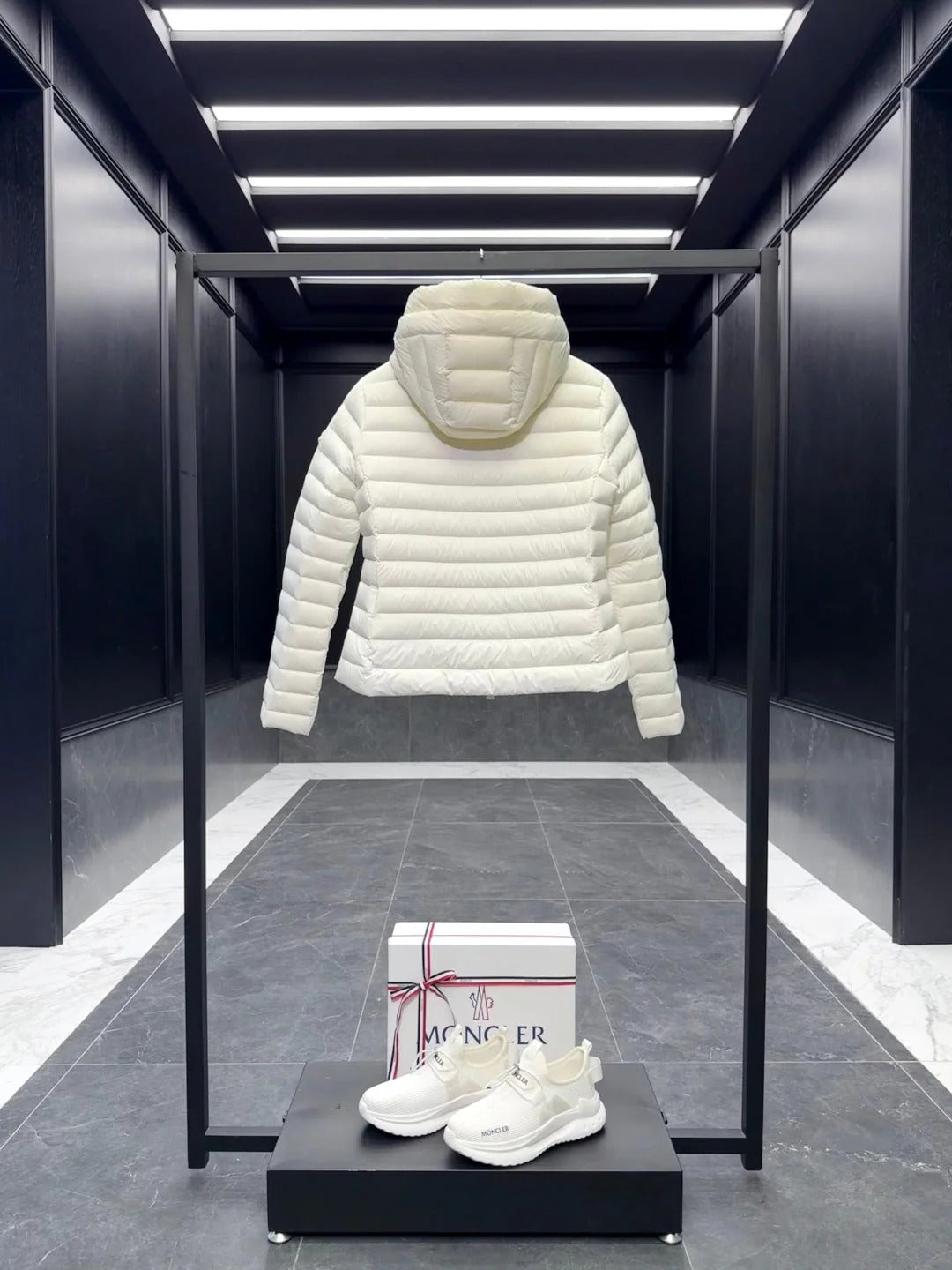 MONCLER 25S JACKET IN WHITE 019