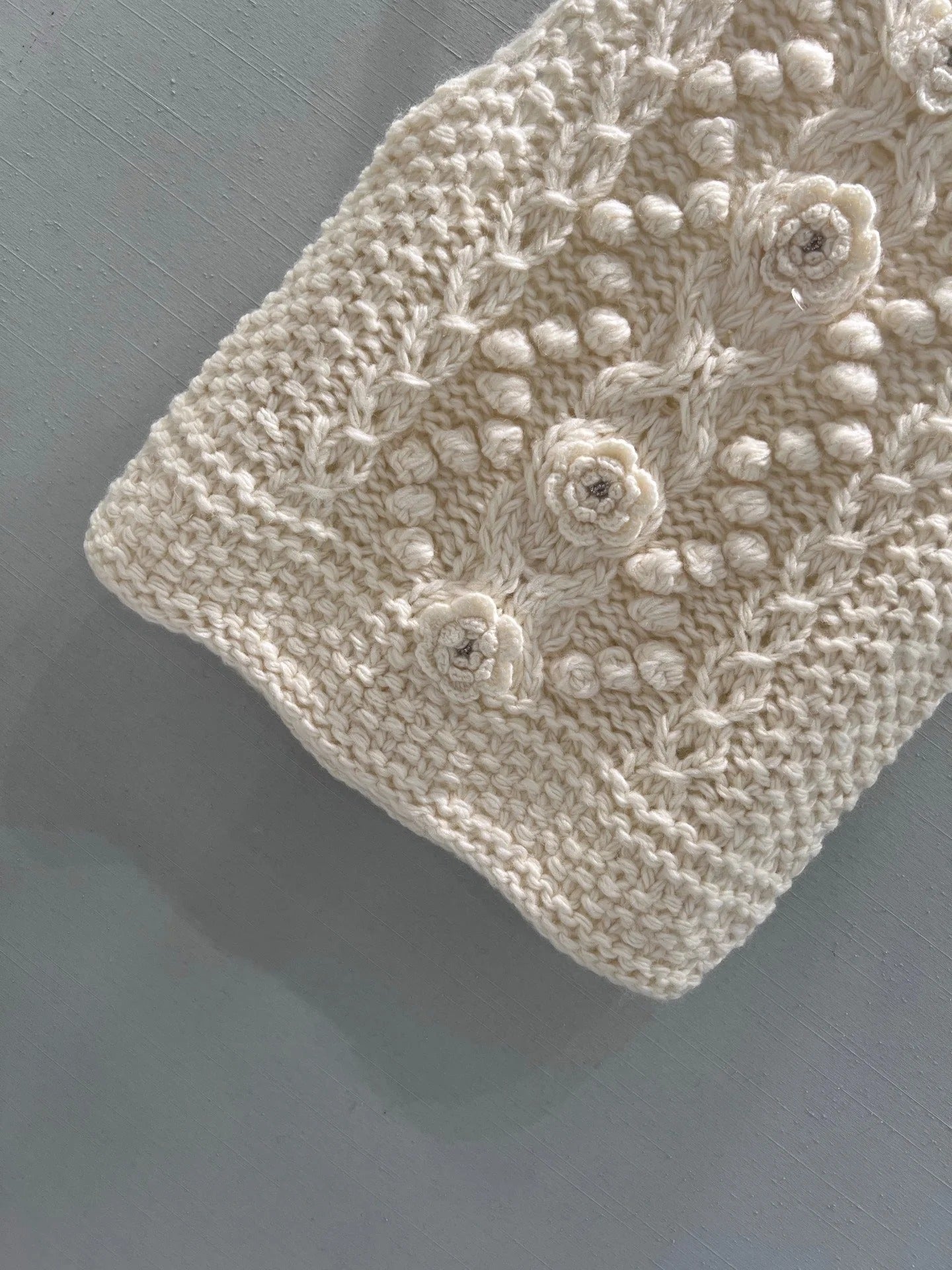 CHANEL 25S FLORAL KNITTED VEST 300