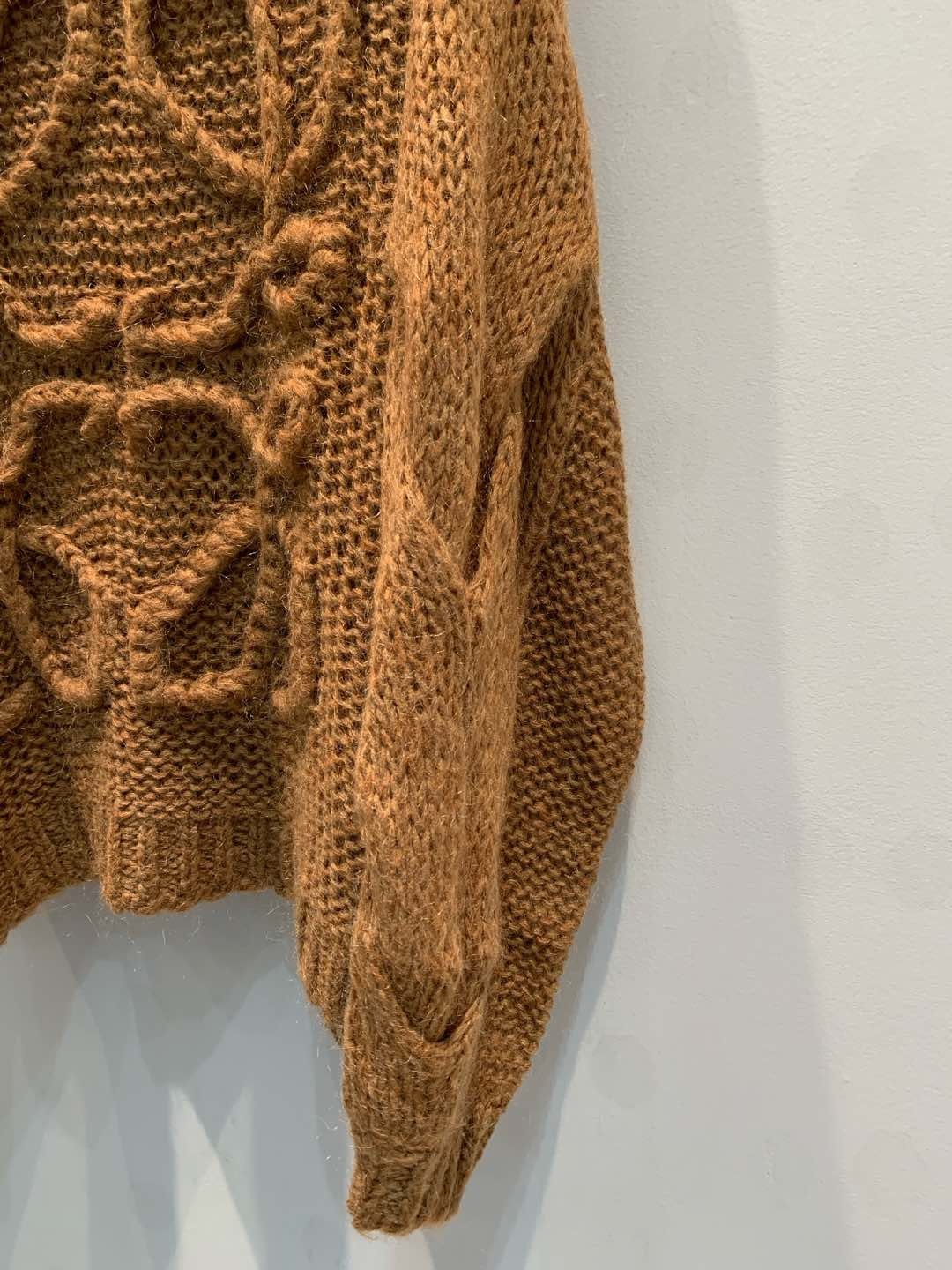 LOEWE SWEATER STYLE 225