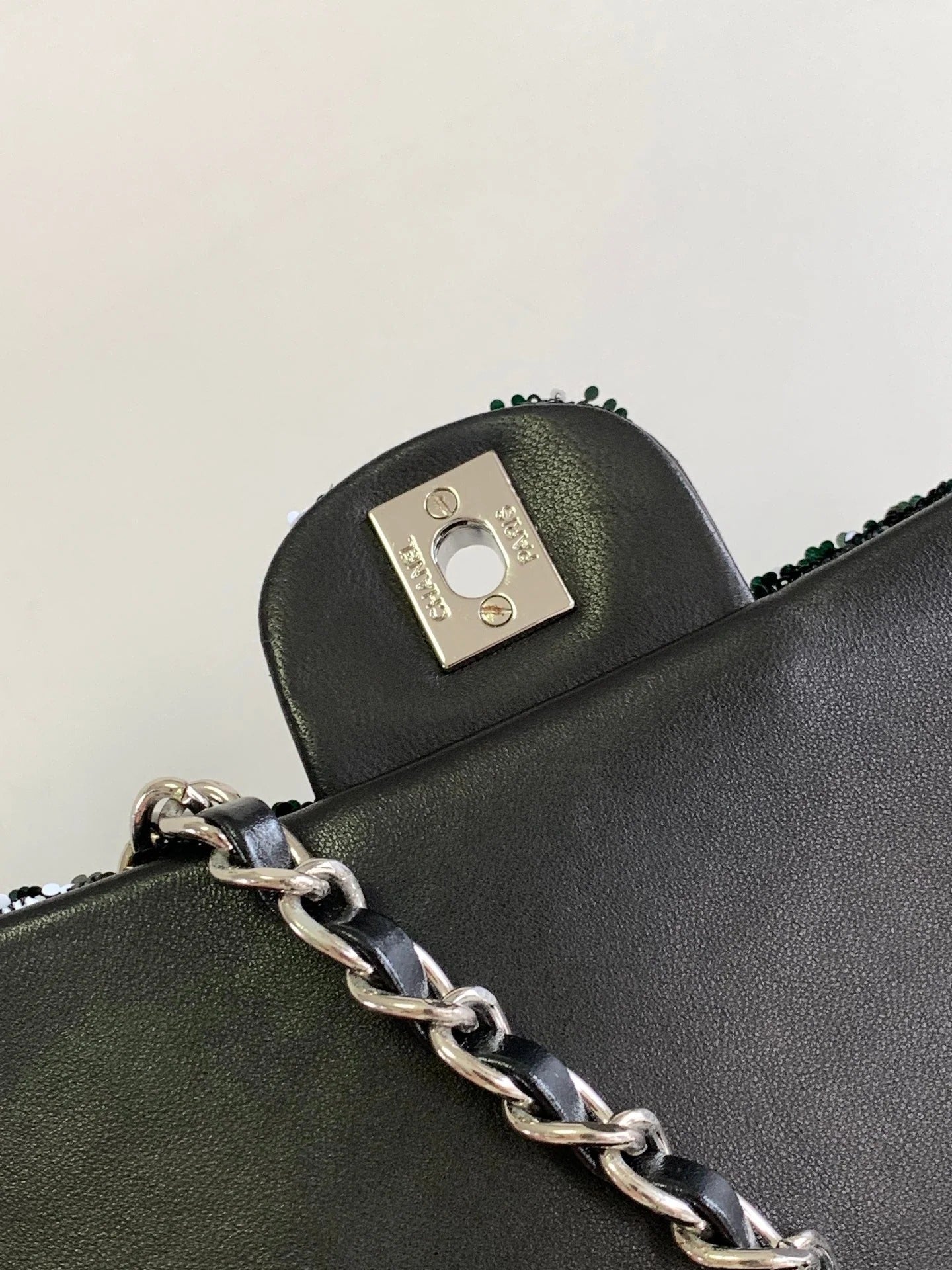 CC 25S FLAP BAG 25 CM IN WHITE MIX BLACK SEQUINS