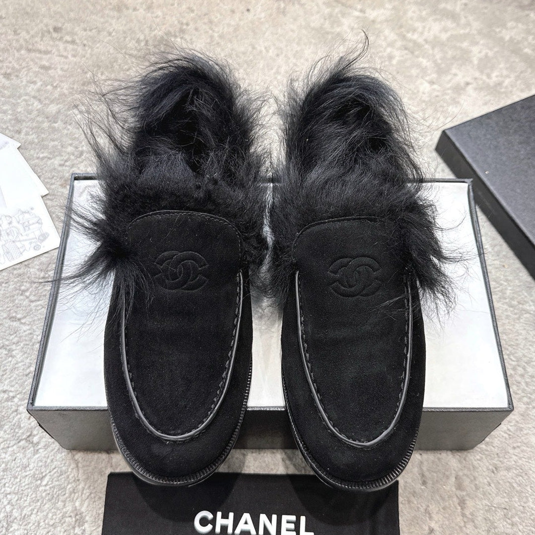 Chanel 2026 Shiny Crumpled Loafers Suede Leather Fur 188080