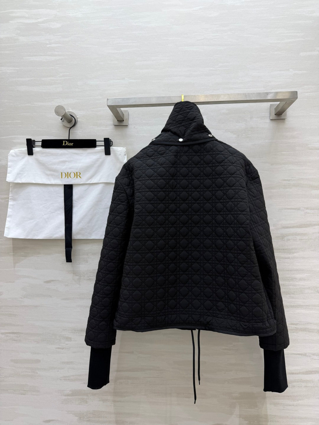 CD 26FW Quilted Diamond Jacket Detachable Scarf Collar Black Padded Fabric 449842