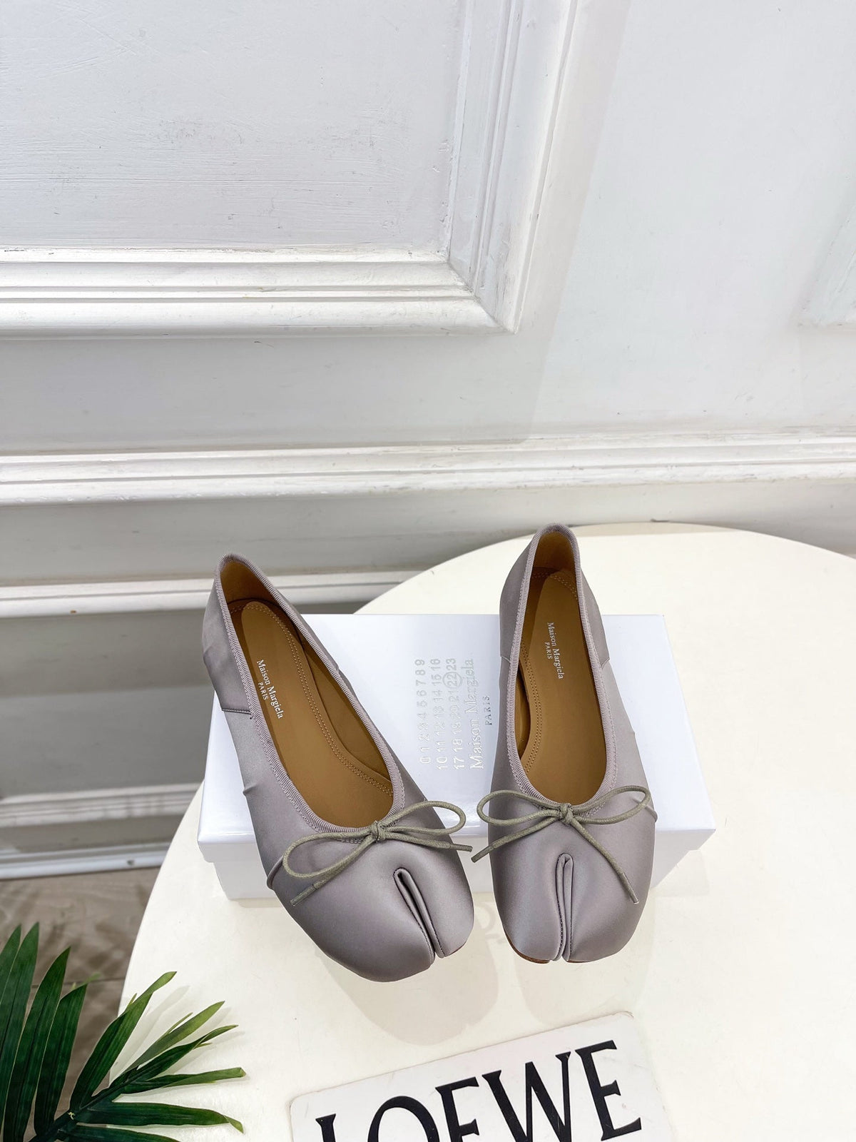 MM 26s Split-Toe Ballet Flats In Grey Silk