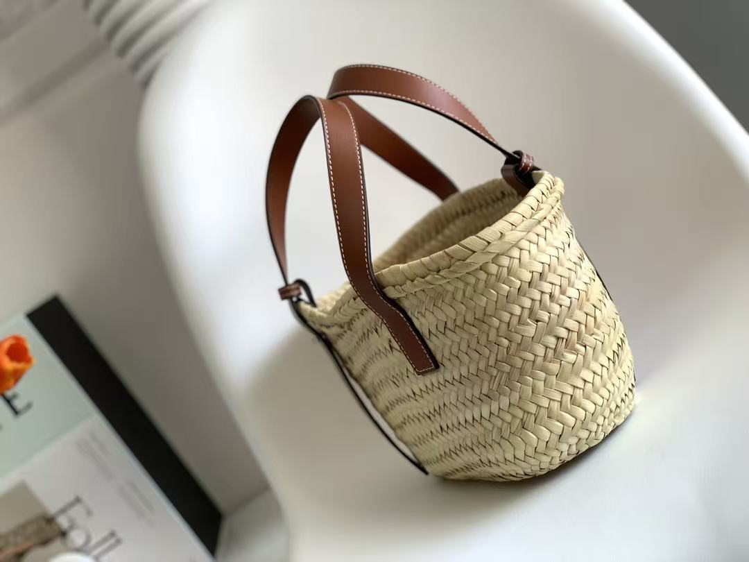 LOEWE 26S Small Basket Bag Anagram Logo 33cm Beige Palm Leaf Calfskin