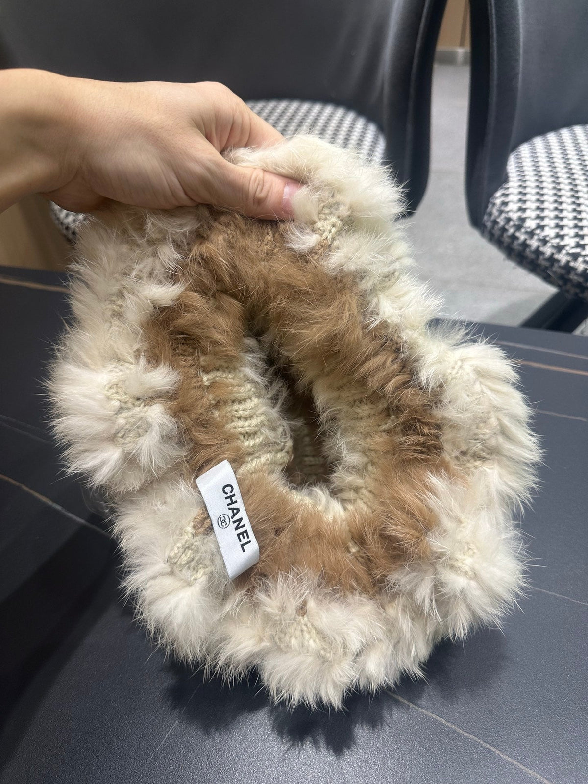 CC 26FW Color-Block Knit Bucket Hat Faux Fur 551902