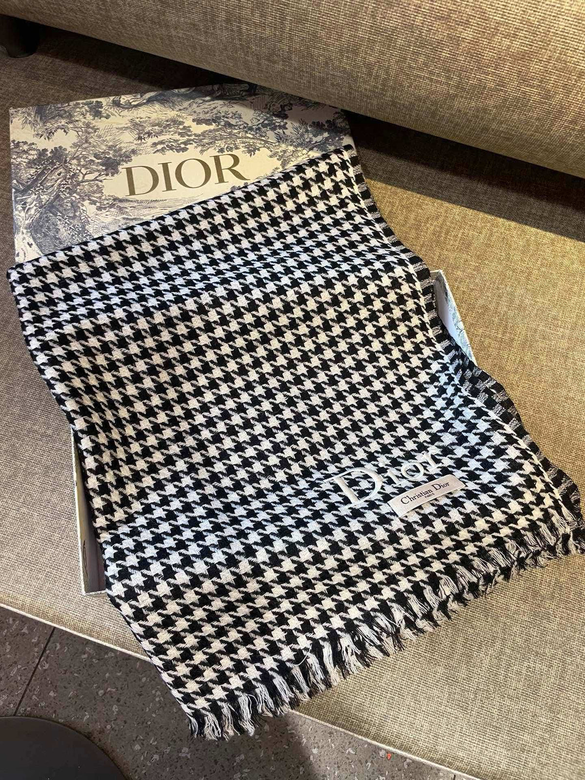 CD 26FW Scarf Houndstooth Color-Block Logo Jacquard Shawl 70×200 Wool Blend 550692