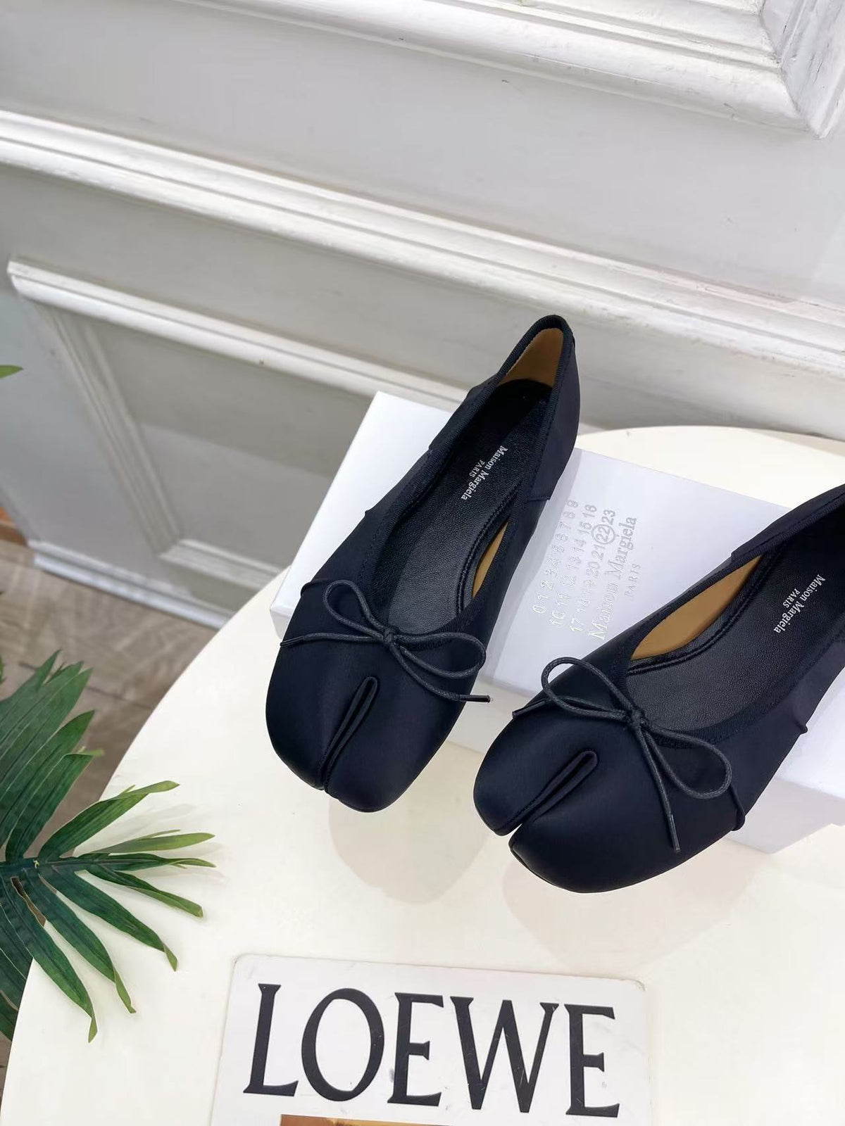 MM 26s Split-Toe Ballet Flats Black Silk