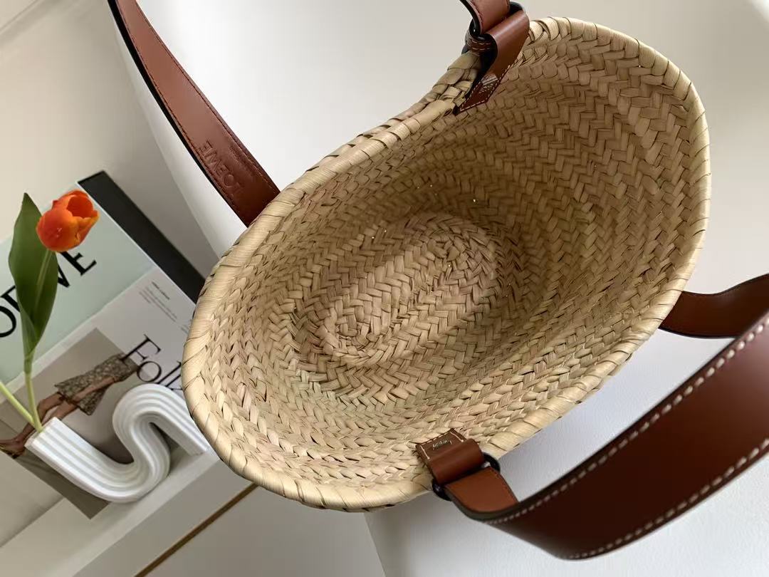 LOEWE 26S Small Basket Bag Anagram Logo 33cm Beige Palm Leaf Calfskin
