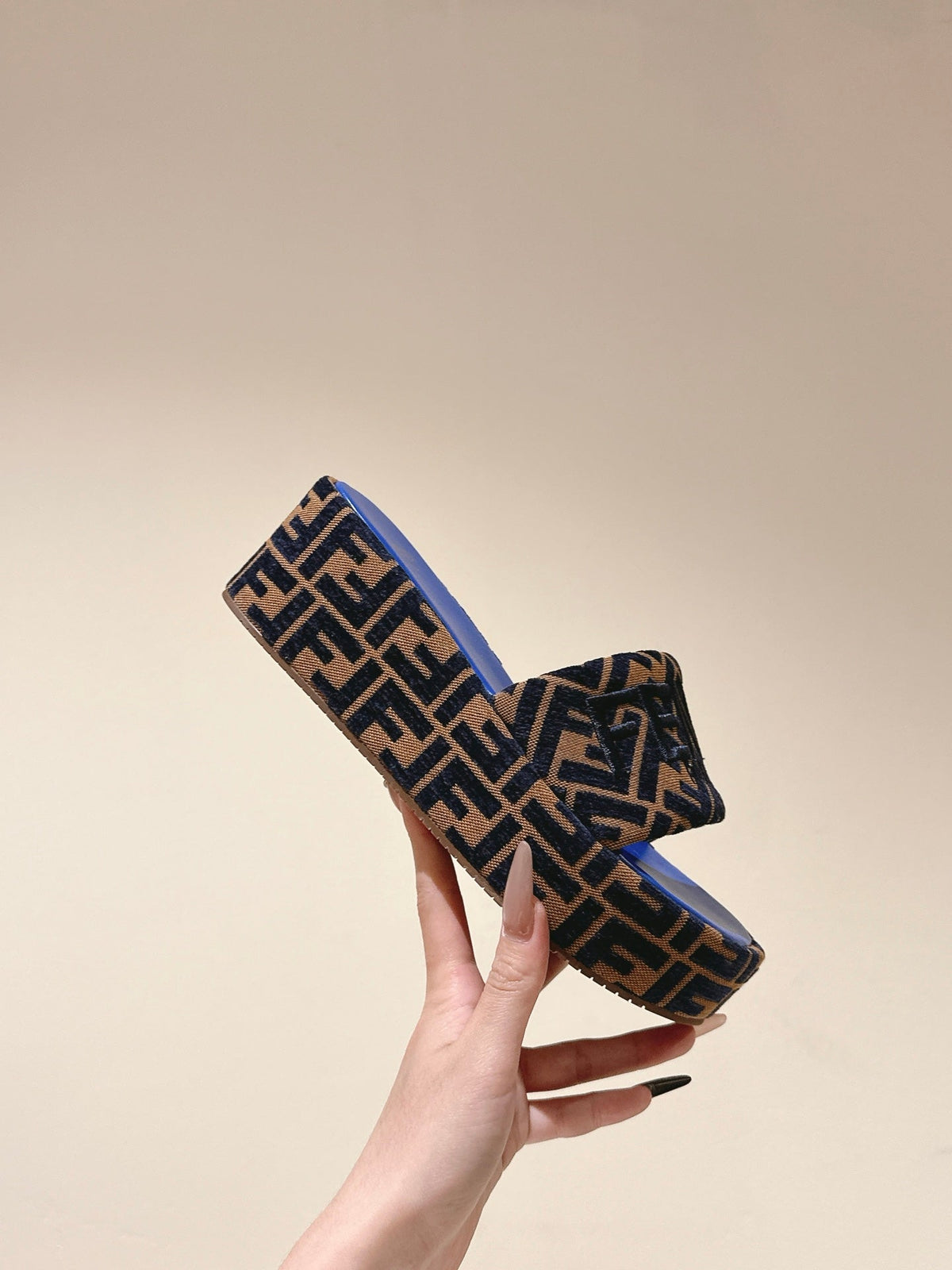 Fendi 26S Platform Sandals Brown And Black Fabric Style 4