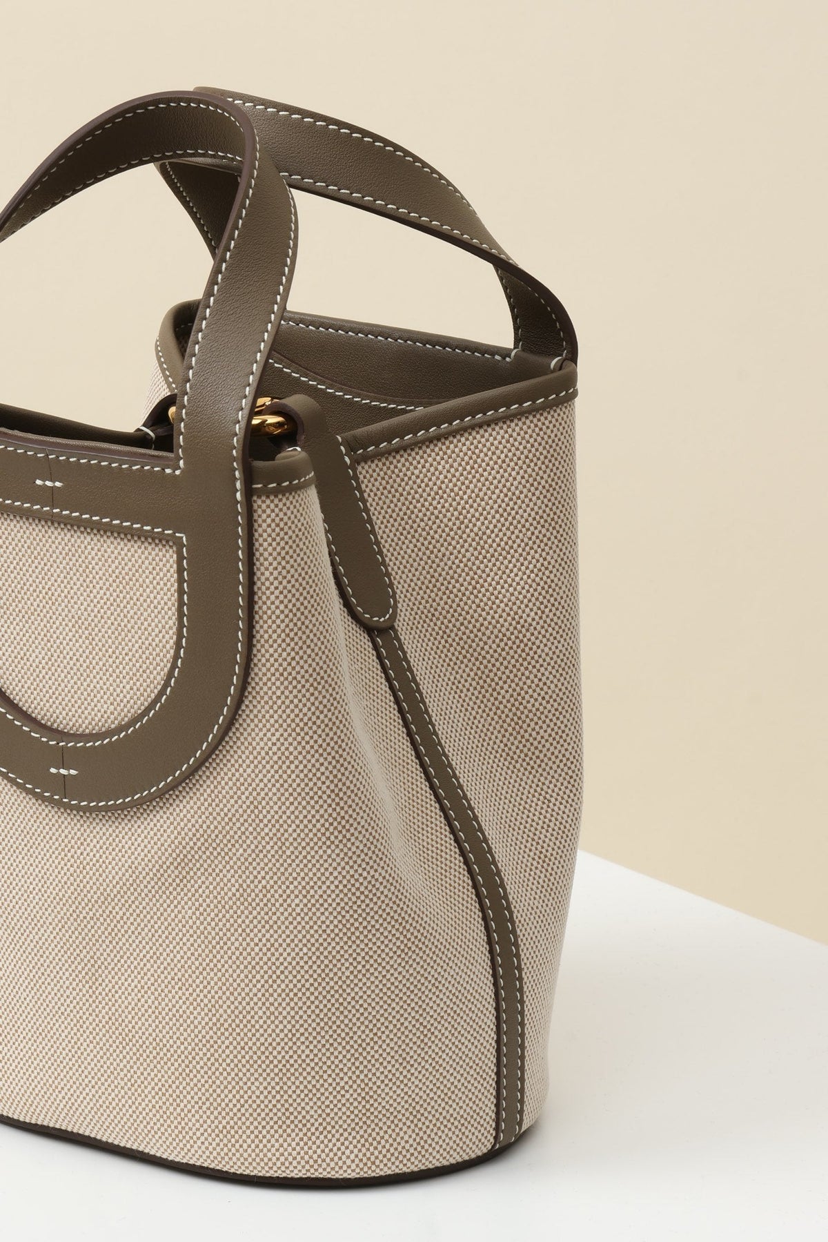 High-end Hermes 2026 In The Loop Bag 22cm Canvas Swift Calfskin