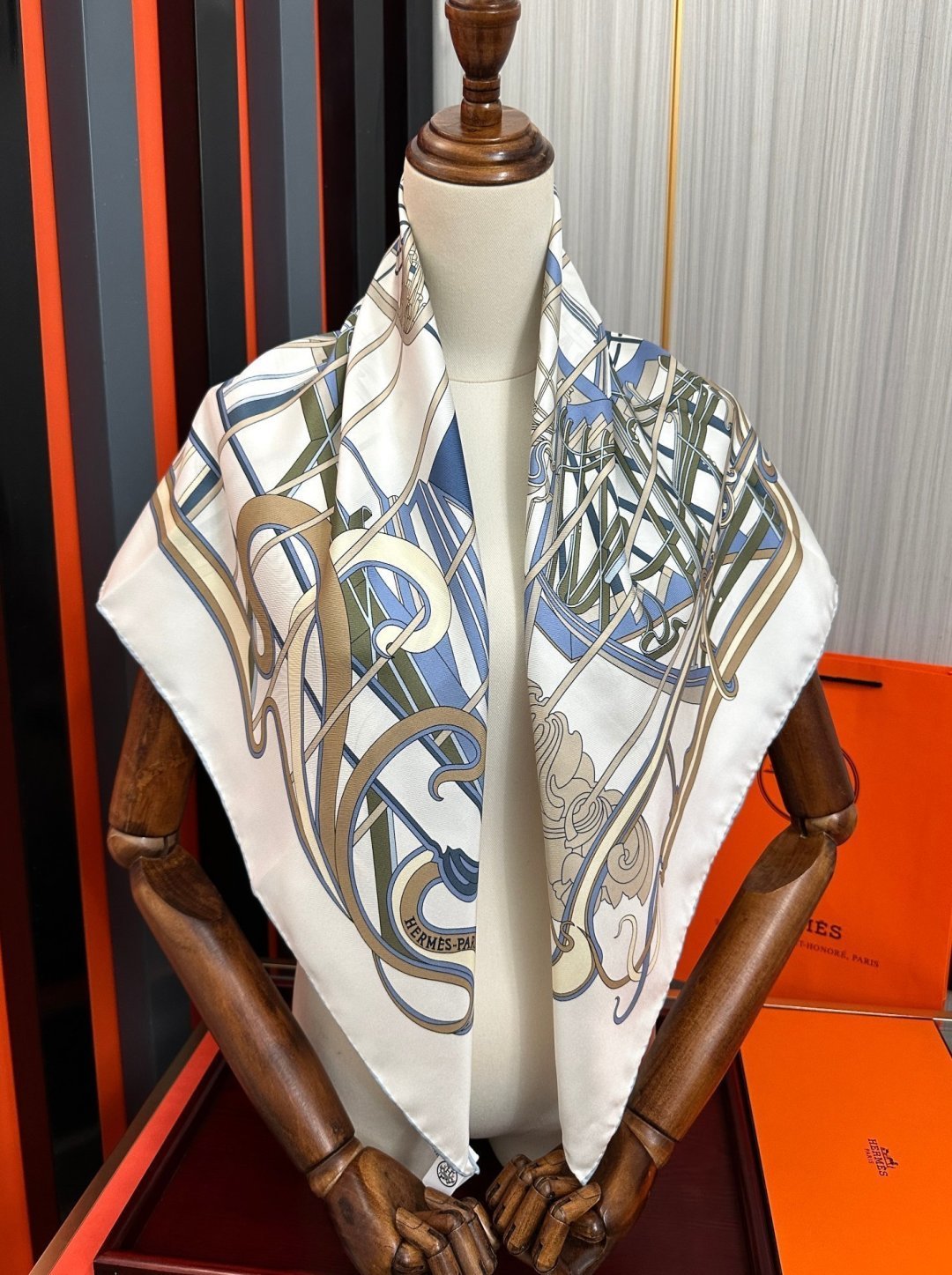 HM 26s Scarf 90x90cm Twill Silk 550752
